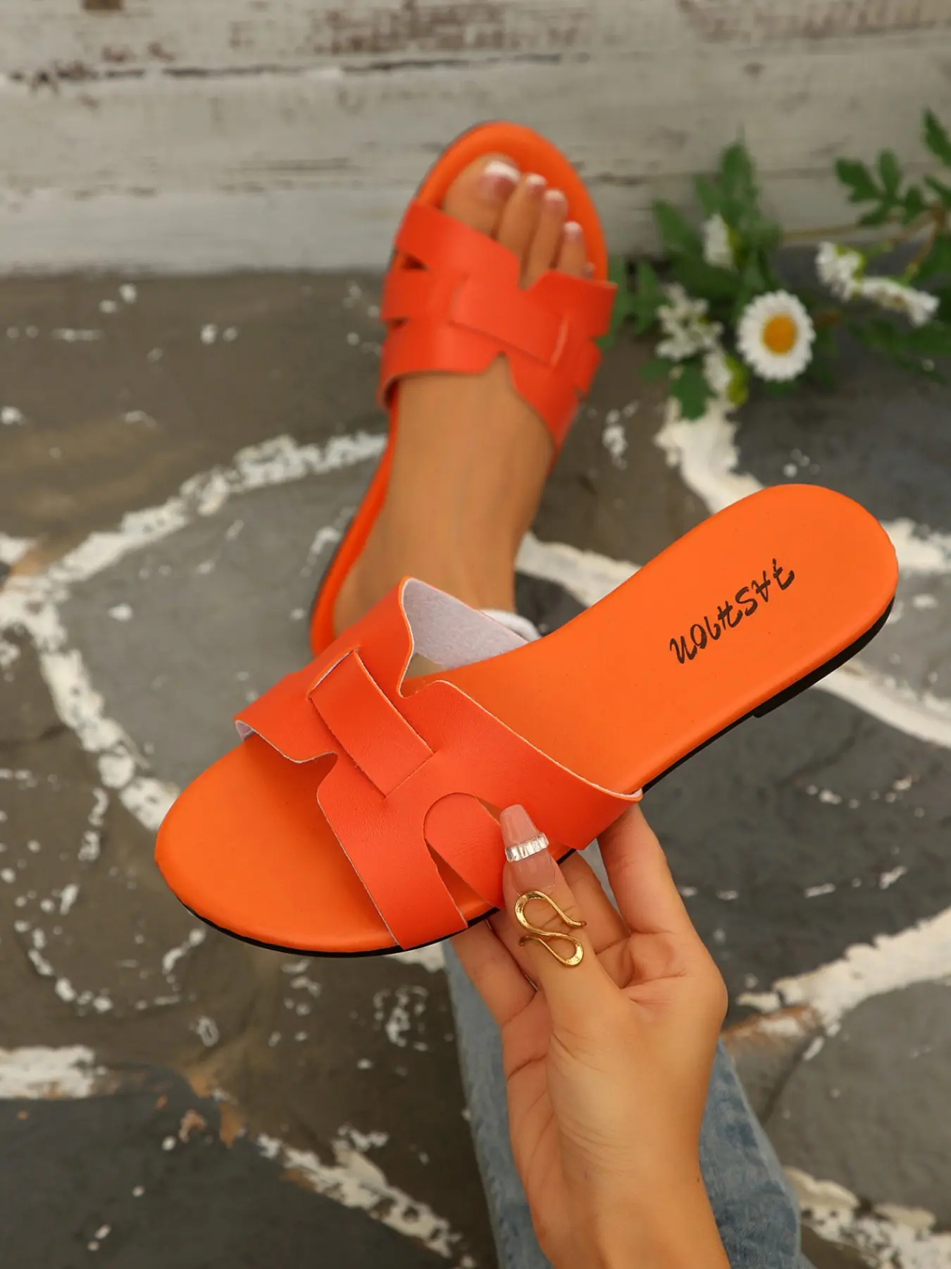 Women's Bright H-Strap Sandals, Casual PU Leather Flat Shoes, Open-Toe Rubber Sole, Less Than Ankle Height, Solid Pattern