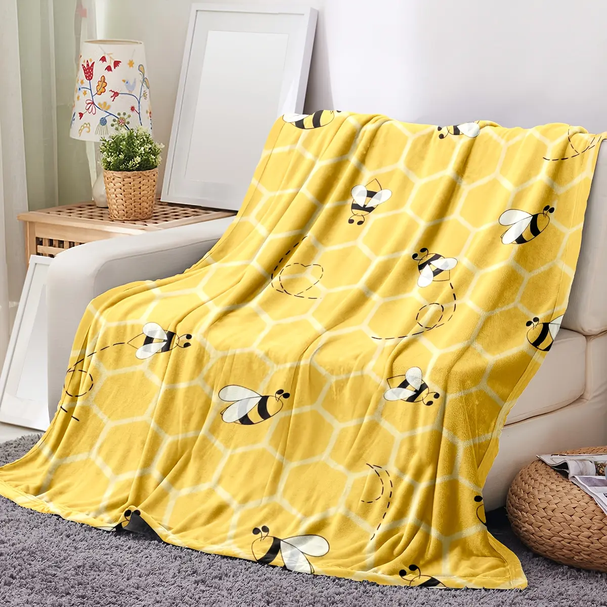 A retro yellow flannel blanket with a bee design-perfect for all seasons, made from digitally printed fabric. This versatile animal-themed bedding set is ideal for naps, camping, travel, and home decor, making it a wonderful gift for your loved one.
