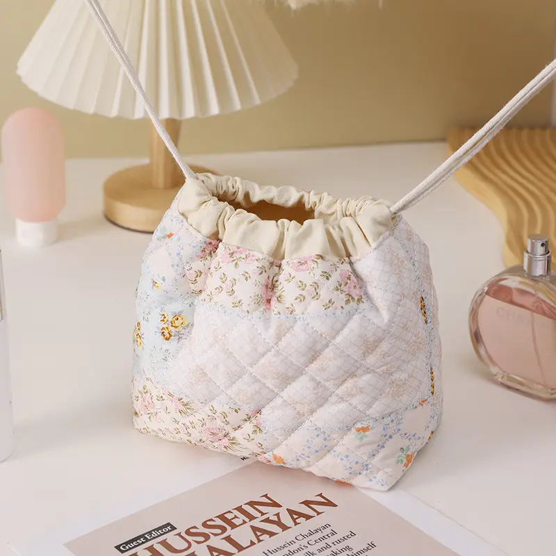 Seashell Quilted Makeup Bag - Large Capacity Portable Travel Storage Pouch, Cute Drawstring Niche Cosmetic Organizer