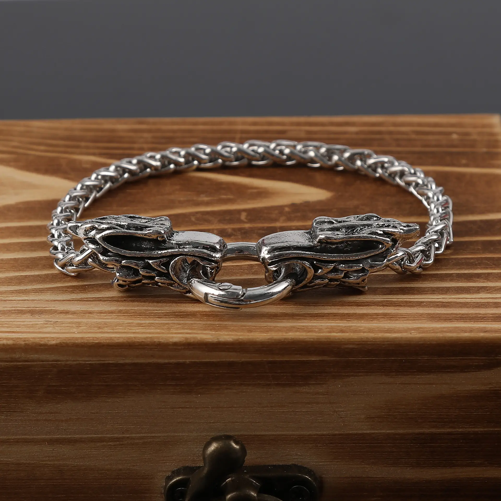 Viking Wolf Head Leather Bracelets for Male Wear, Vintage Stainless Steel Cuff Bangle with Magnetic Clasp, Adjustable Size Wolf Head Motif Gothic Punk Biker Sports Wristband, Luxury Gift for Casual Daily Outfits