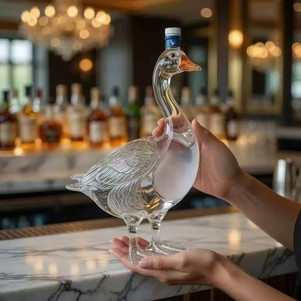 Novelty Animal Goose Glass Decanter, Goose Themed Vodka Bottle for Collectors, Unique Gift Idea for Alcohol Enthusiasts, Non-Lead Crystal Glass Barware