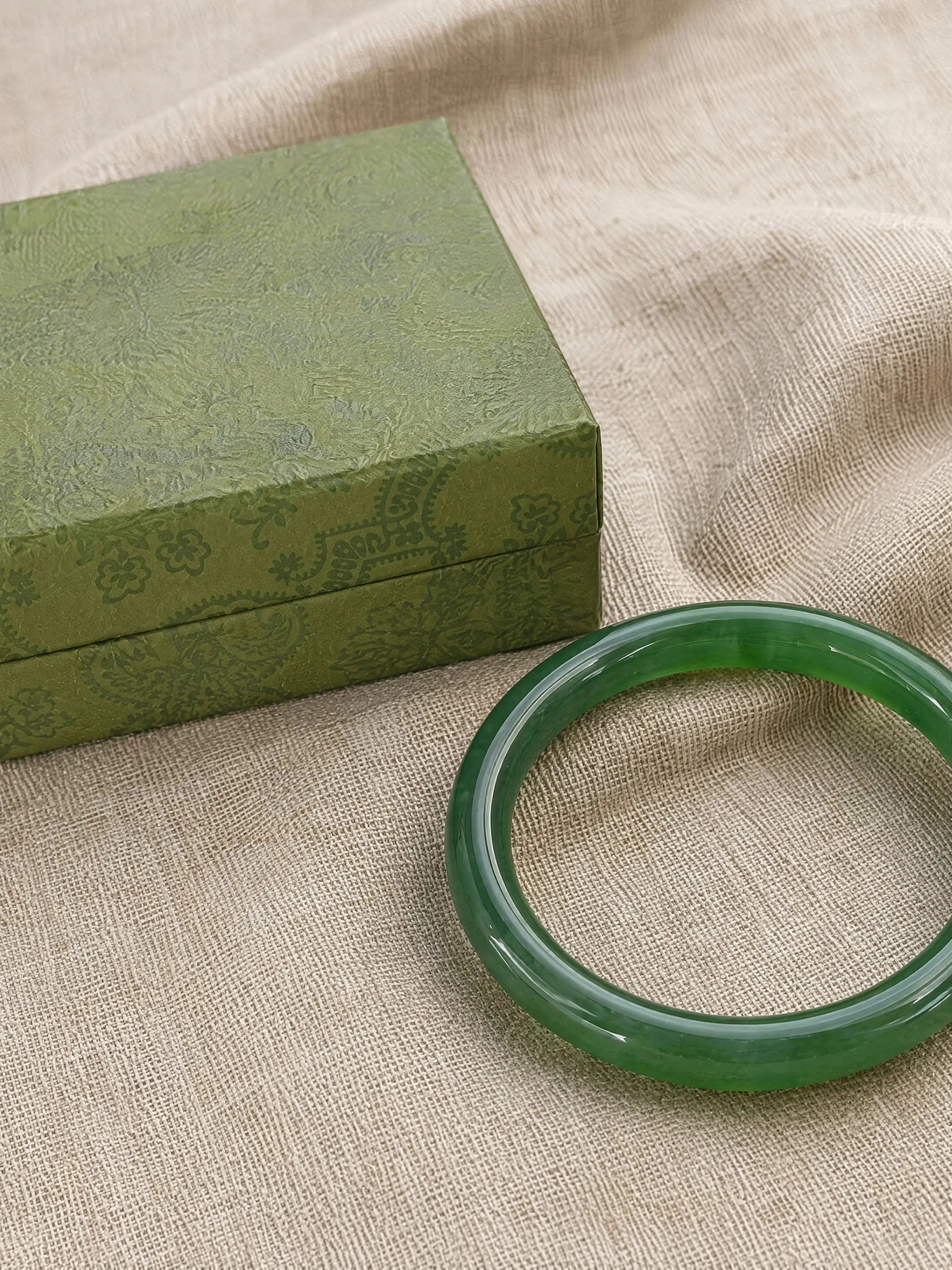 Eastern Aesthetic New Traditional Jade Bangle, Exquisite Bracelet, Elegant Gift Box Included, Perfect Present for Her, High-Quality Jewelry