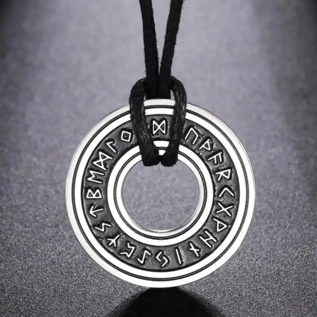 Vintage Nordic Rune Necklaces for Men Stainless Steel Norse Runes Viking Jewerly Pagan Pendant Amulet Gift Hot Sale
