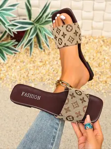 Printed buckle slide women's sandals, square-toe flat design, chic for summer daily and office wear.