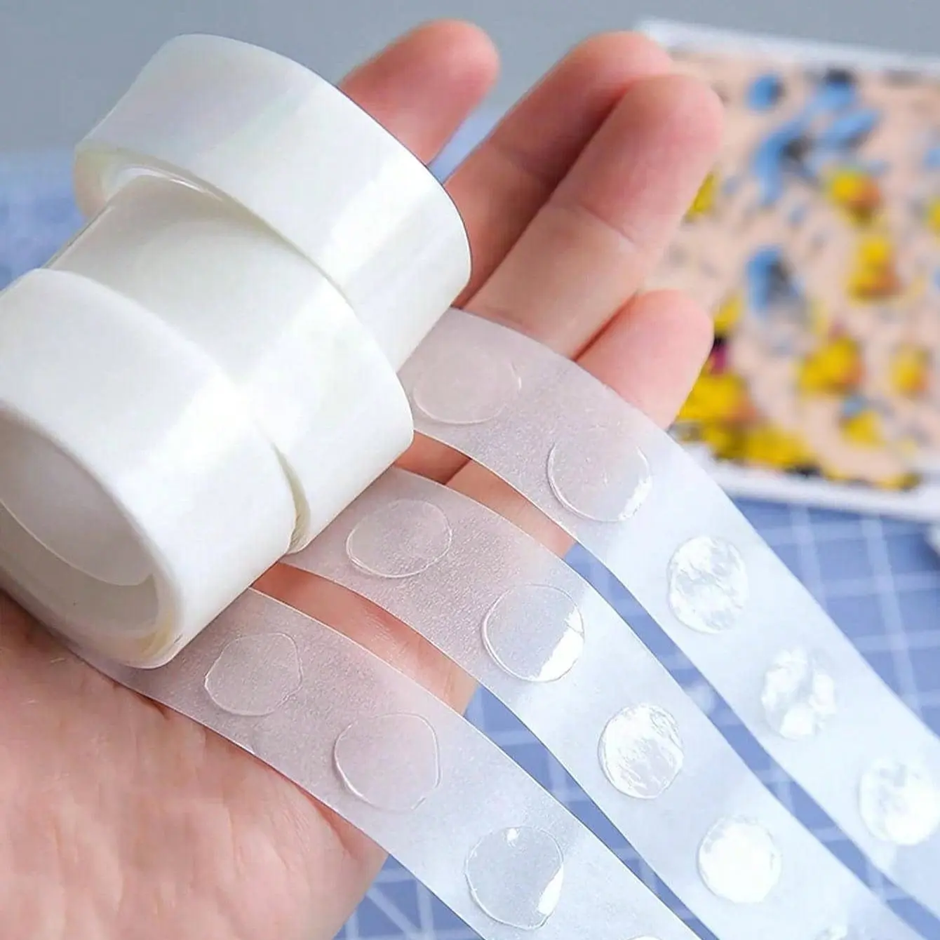 100 Pieces Balloon Glue Dots, High Transparency Invisible Quick Easy Stick Double-Sided Dot Adhesive, Perfect for Back-To-School Parties and Valentine's Day Decorations, Party Supplies