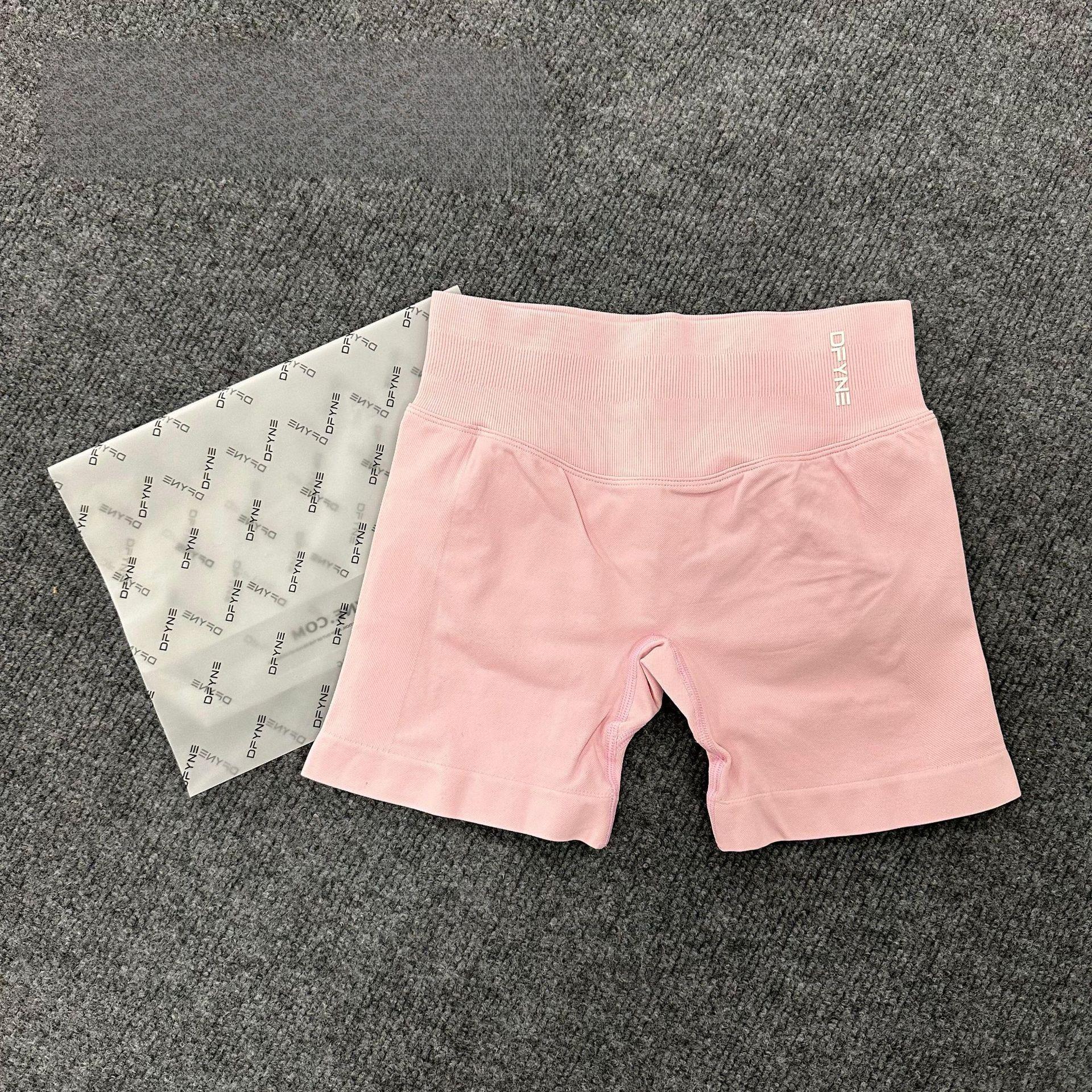 DFYNE's best-selling three-section high-waisted shorts with hip-lifting design, perfect for running, fitness, and yoga. They flatter the tummy, lift the hips, and make legs appear longer – a must-have for spring and summer.