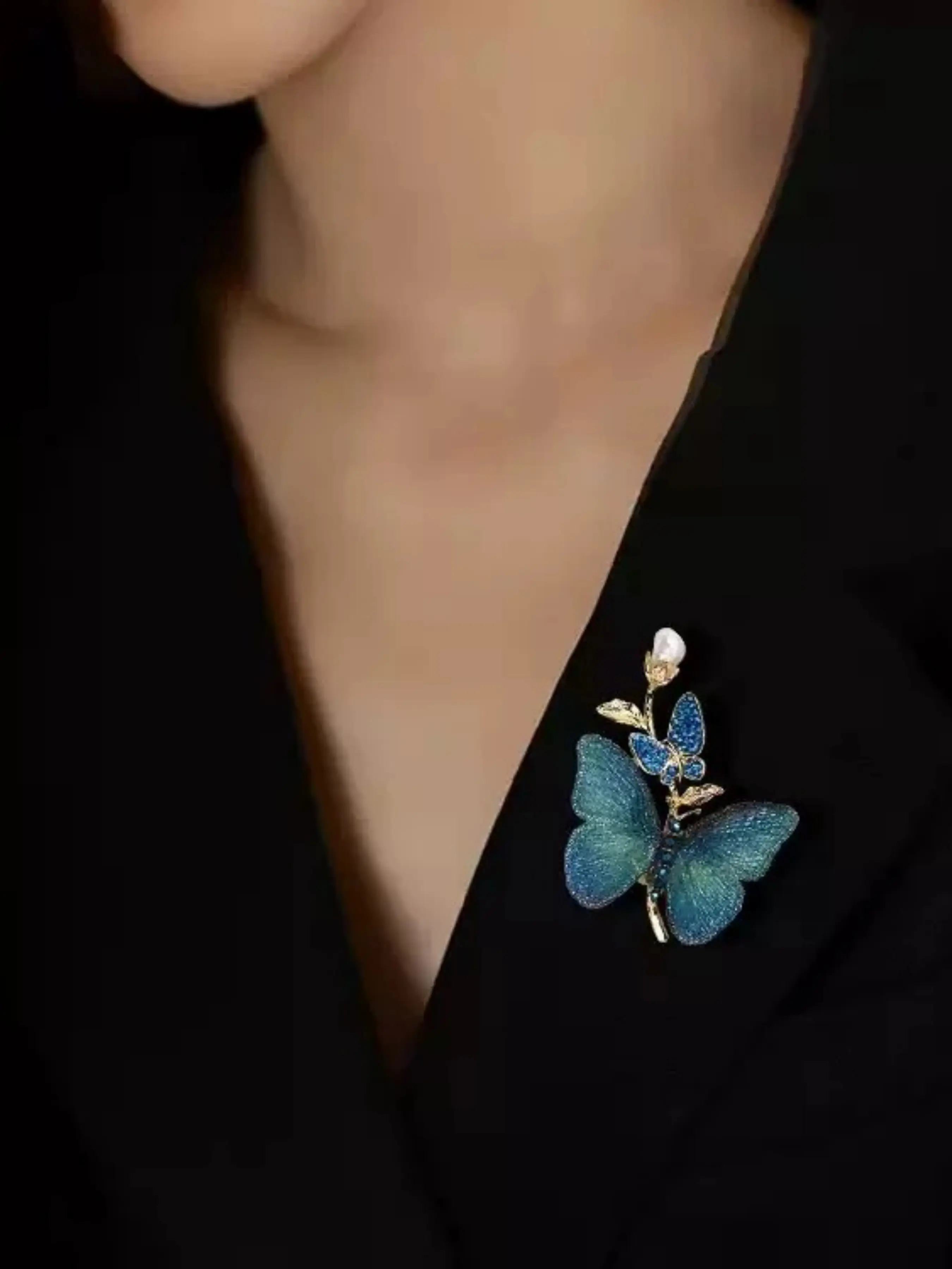 Vintage Blue Gradient Butterfly Pearl Brooch, Elegant Lapel Pin for Office Wear, Perfect for Evening Parties & Daily