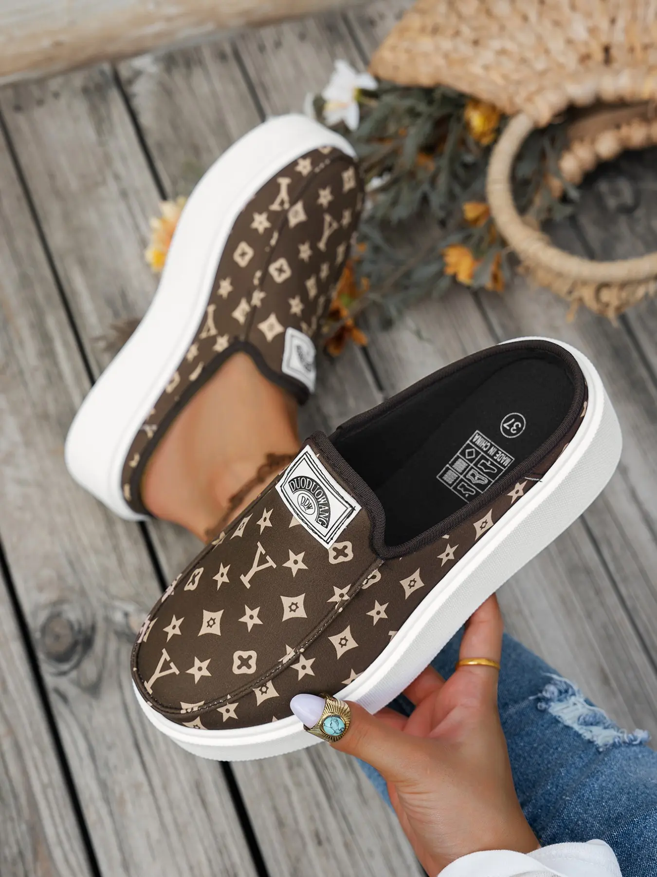2026 Spring Summer Lightweight Women's Shoes, Soft Sole Anti-Slip Breathable Flat Shoes, Comfortable Grandma Slippers for Elderly Women