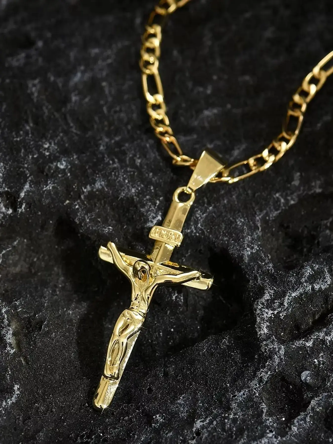 Stainless Steel Jesus Cross Necklace – Catholic cross pendant, gold chain, church prayer and faith ornament. This Christian jewelry is a perfect gift for women, suitable for both men and women, and an ideal present.