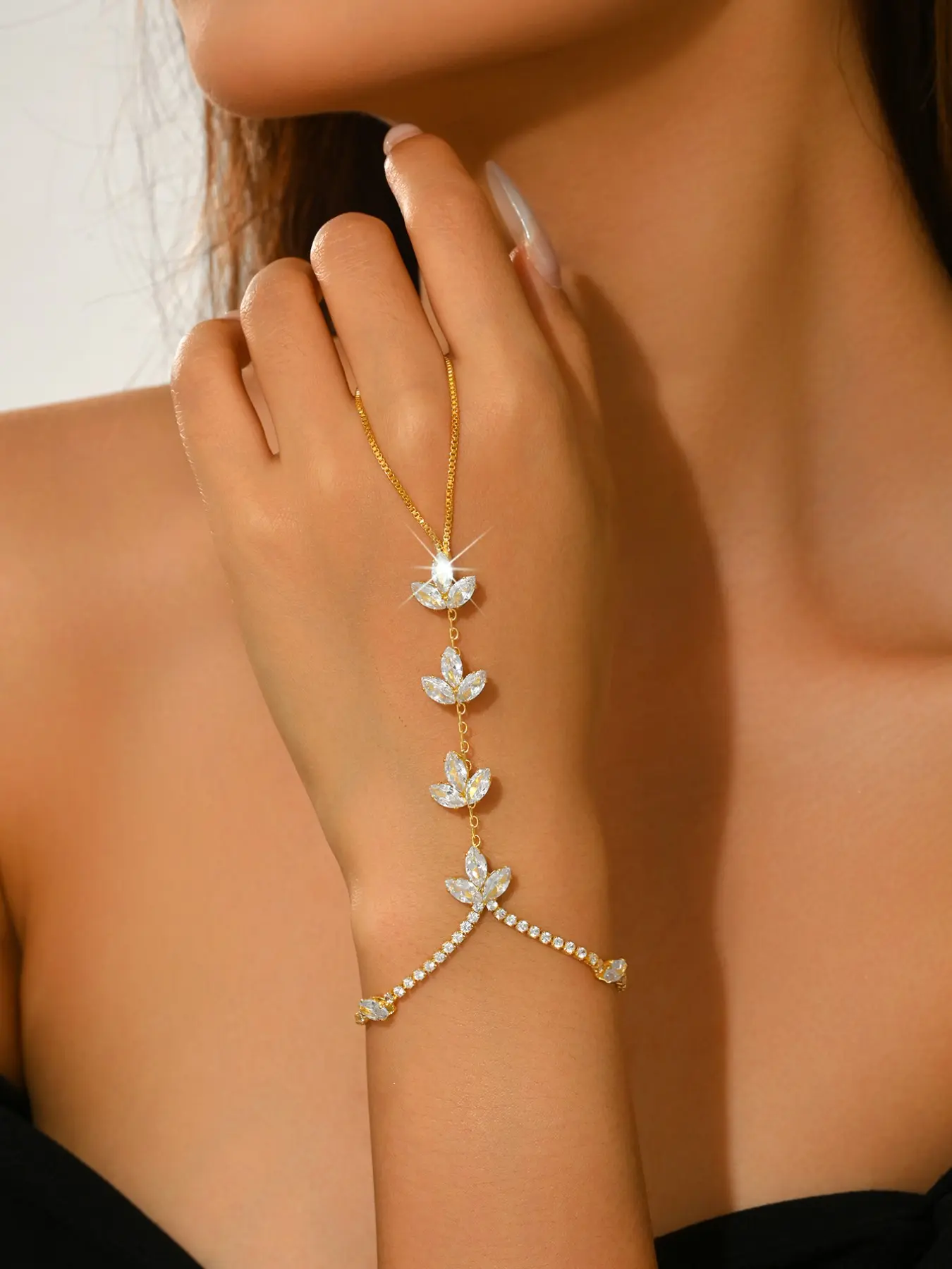 Fashionable Wheat Ears Wrist Chain, Elegant Women's Finger Cuff Bracelet, Delicate Layered Jewelry for Brides and Parties