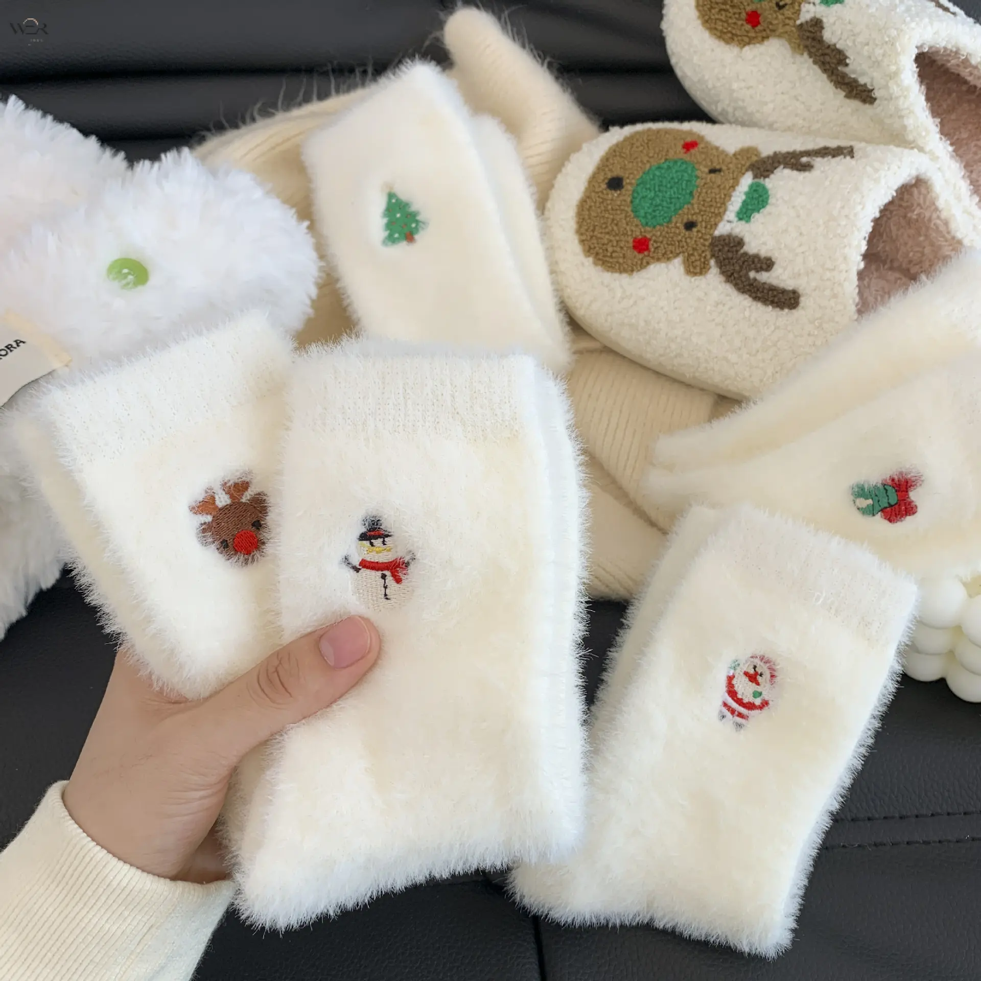 Women Christmas Fuzzy Crew Socks, Soft Plush Fleece Winter Warm Socks with Santa Reindeer Snowman Tree Embroidery, Cozy Fluffy Home Sleeping Socks Holiday Gift