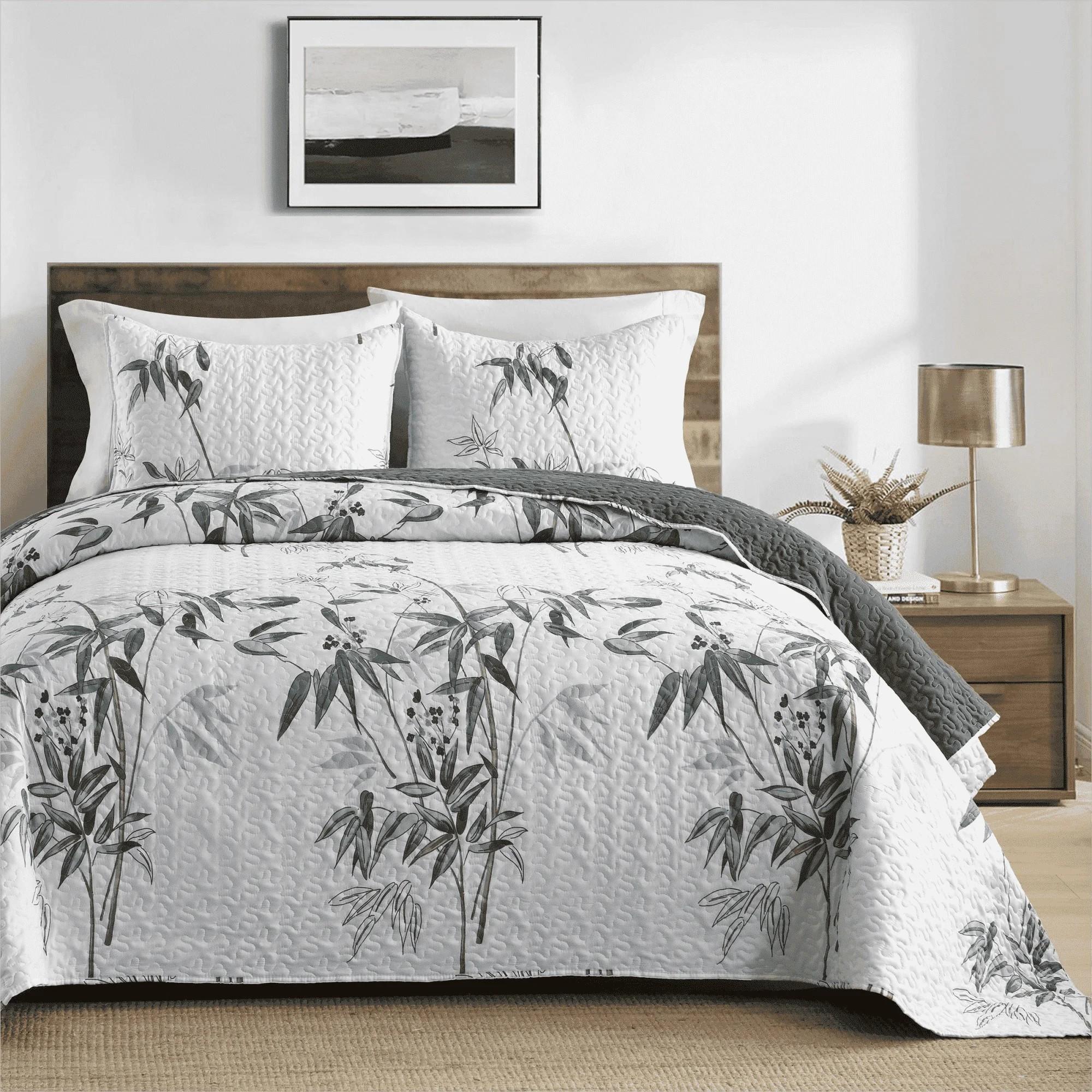 GREAGLE Quilt Set Queen Size, 3 Pieces Bedspread Coverlet Plaid Patchwork Quilt Farmhouse Queen Size Comforter Set Lightweight Bedding with 2 Pillow Covers Shams for All Season Gray Brown White cozy sheets