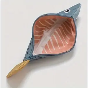 Small fish-shaped pencil case, innovative pencil storage set, durable zippered stationery bag suitable for school and office supplies