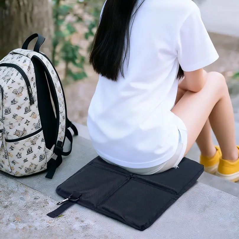 1pcs Outdoor Folding Seat Pad, Portable Waterproof Picnic Mat, Oxford Fabric, Fashionable Simple Camping Pad, Thick Moisture-Proof Dirt-Resistant