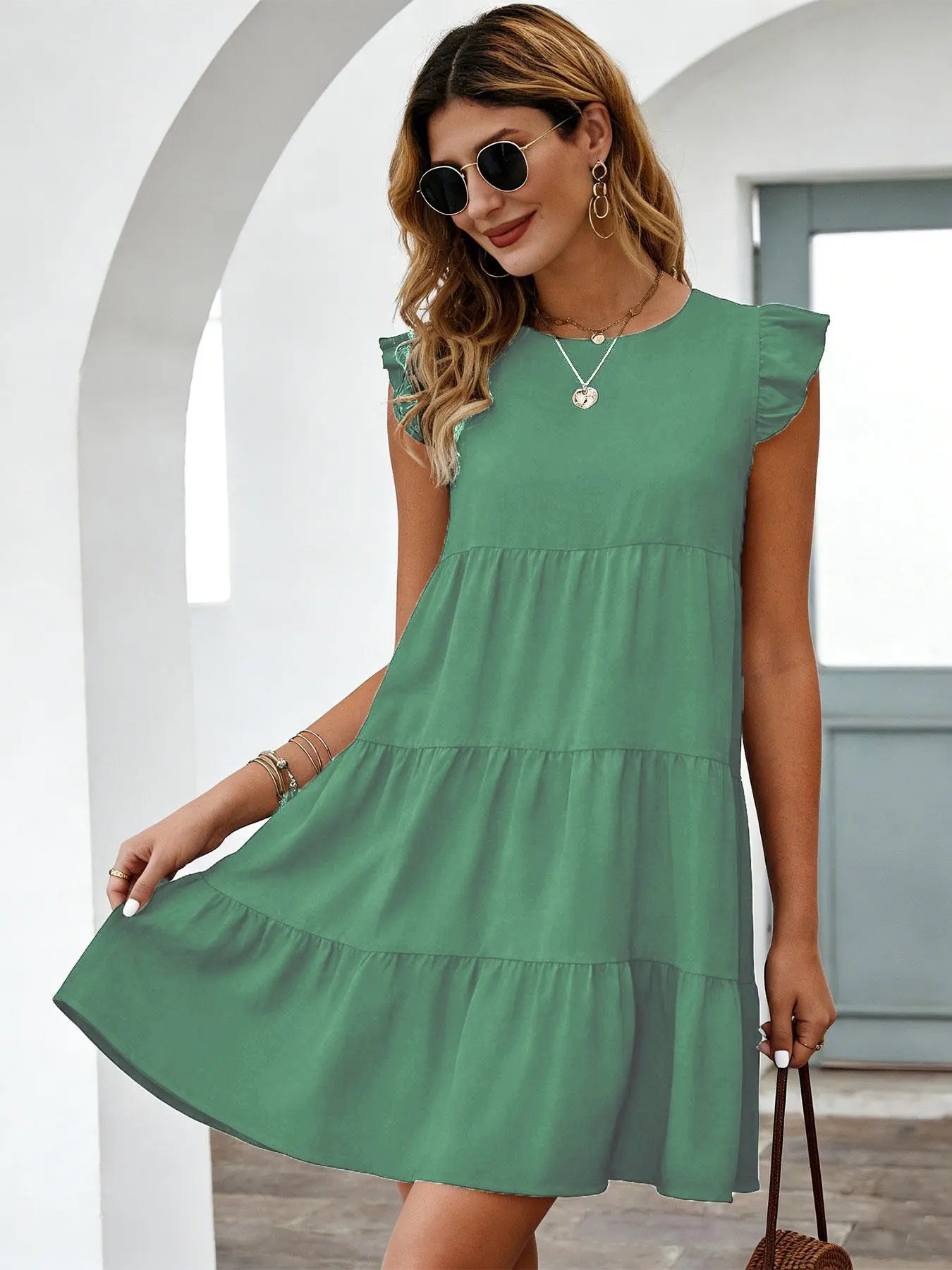 A women's Lady solid color round neck short sleeve Casual Boho Chic Style tiered Womenswear dress with pleated flared hem, casual everyday wear, suitable for summer, beach vacations, gatherings with friends, and other casul occasions, Casual Boho Sundress