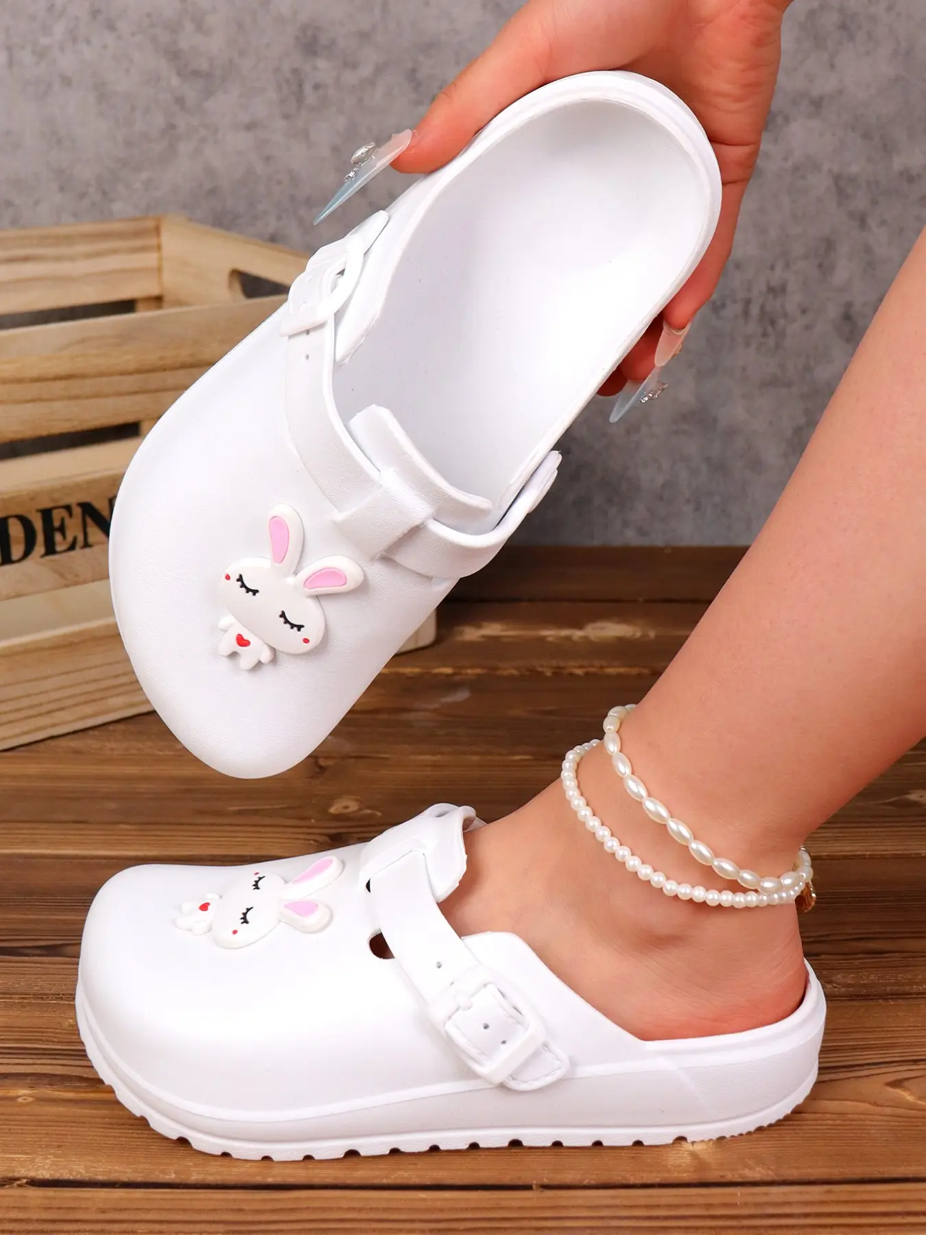 Women's Slip-On Mules, Eva Animal Clogs Mules, Elegant Bunny Pattern, Lightweight Eva Material, Adjustable Strap, All-Season Closed-Toe Shoes, Indoor/outdoor Comfort