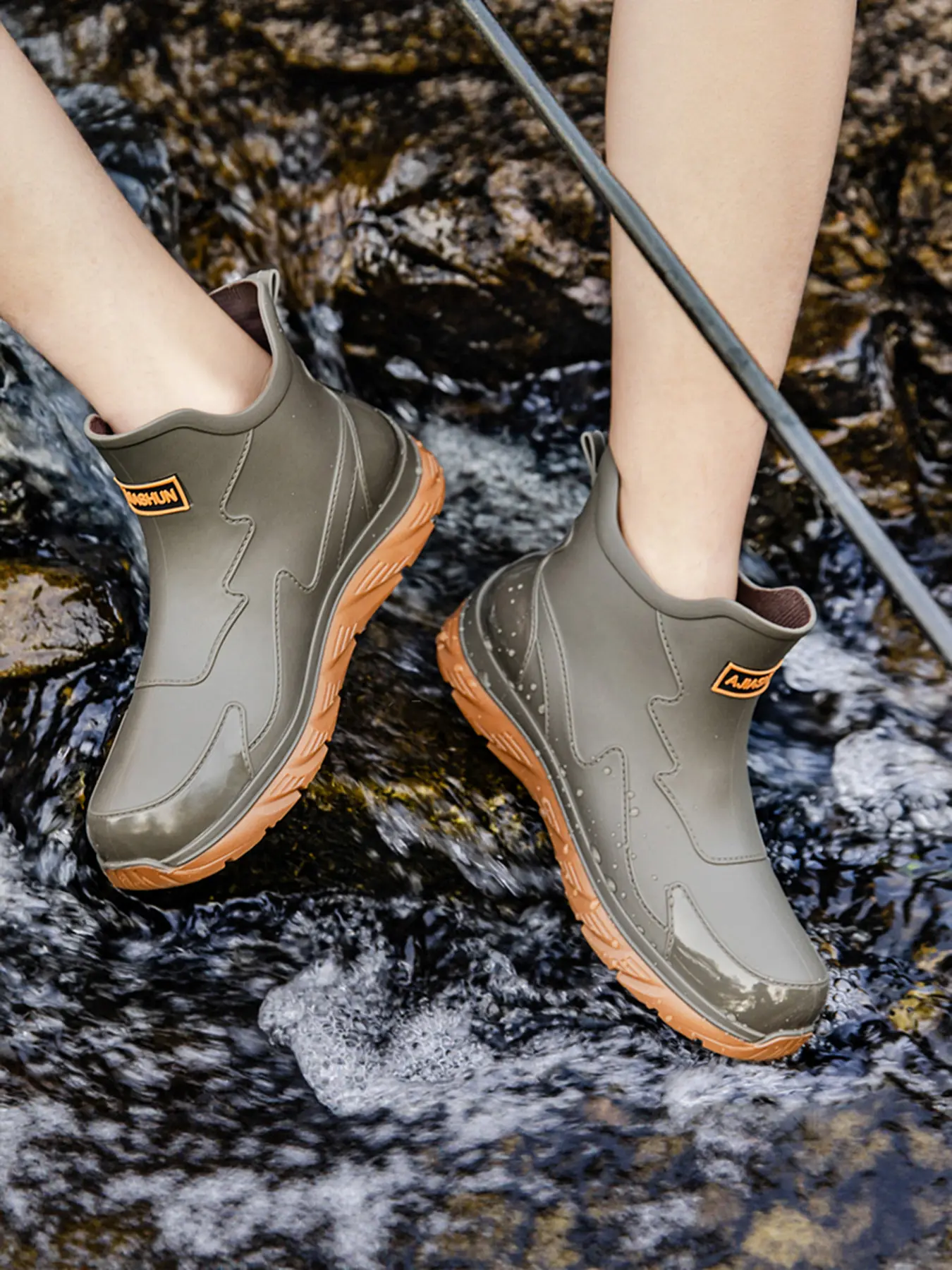 2026 New Trendy Men's Short Waterproof Rain Boots, One-Piece Rubber Anti-Slip Durable Sole, Lightweight Easy-On, Multi-Use Outdoor Shoes