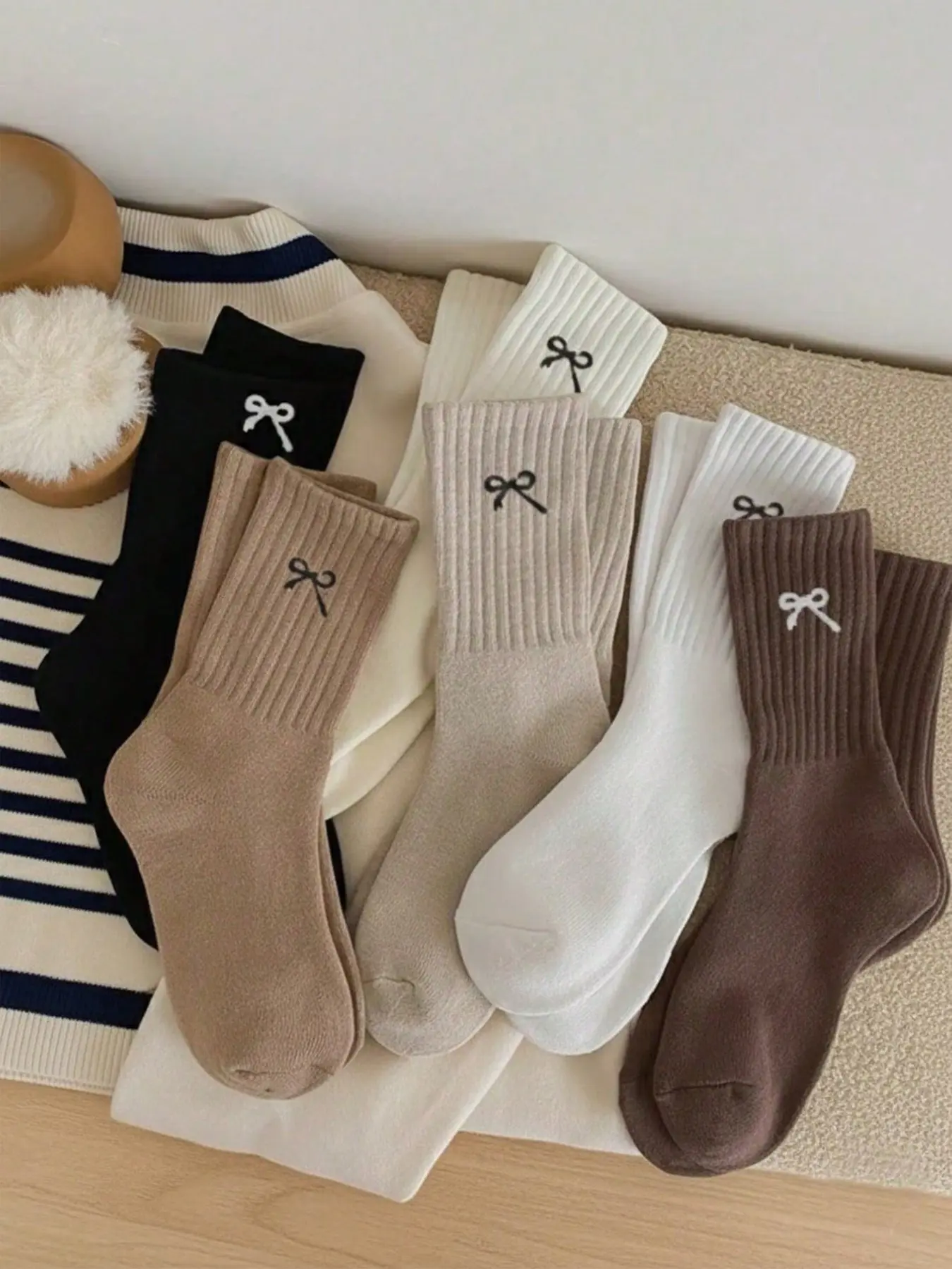 6 Pairs Women's Socks, Fall Winter Warm Thick Soft Retro Casual Mid-Calf Fuzzy Knit Socks, Knitted Socks, Cute Bow Print, Comfortable and Versatile, Random Colors