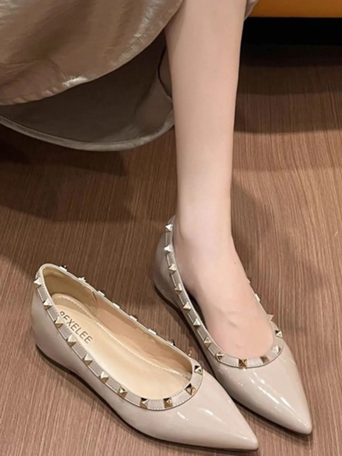 Women Gloss Patent Pointed Toe Metal Stud Trim Flat Ballet Flats，Soft Cushioned Anti-Slip Thin Flat Sole Daily Footwear，Office Date Street Casual Shoes，2 Colors Nude Black