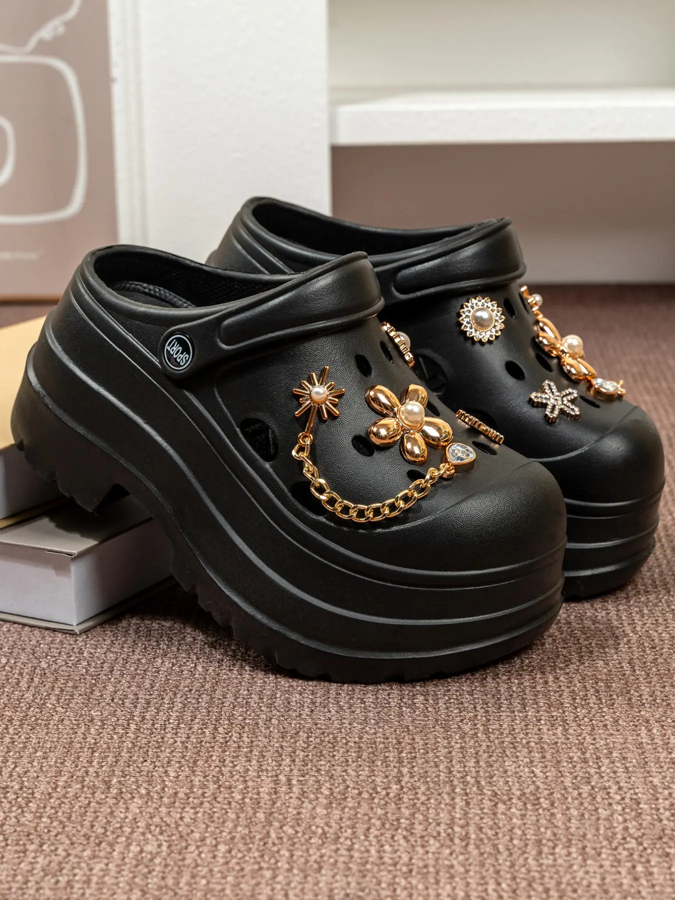 Women's Punk Style Hole Shoes, DIY Chain Flower, Thick Sole Eva Material, Comfortable Gardening Shoes, Garden Clogs, Chunky Sole Clogs, All Seasons