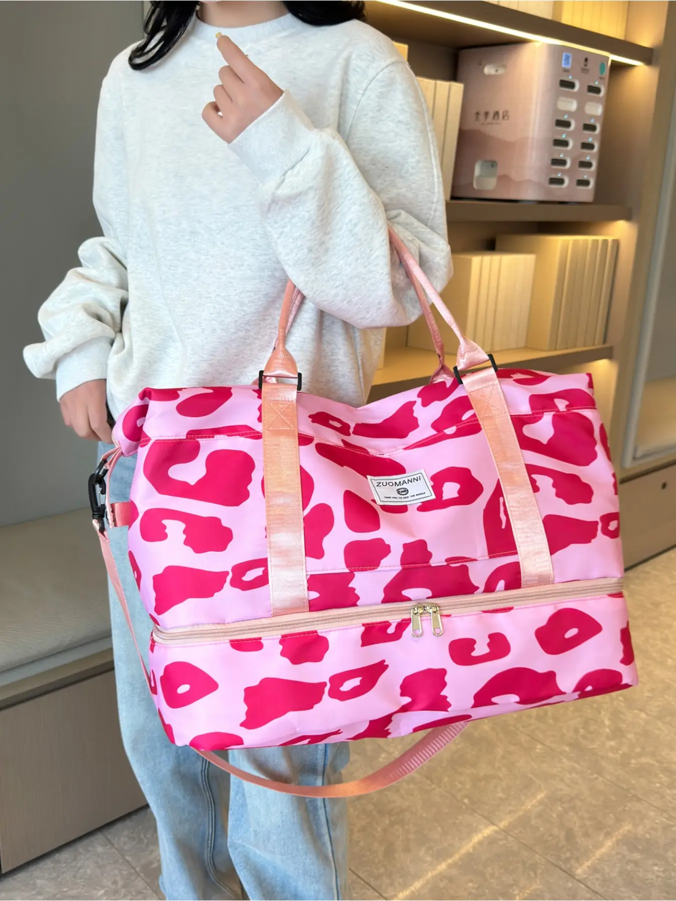 Sweet Pink Leopard Print Travel Bag for Women Lightweight Large Capacity Expandable Short Trip Luggage Waterproof Hospital Bag, Gym Bag, Back-to-School Bag, Casual Lightweight Bag