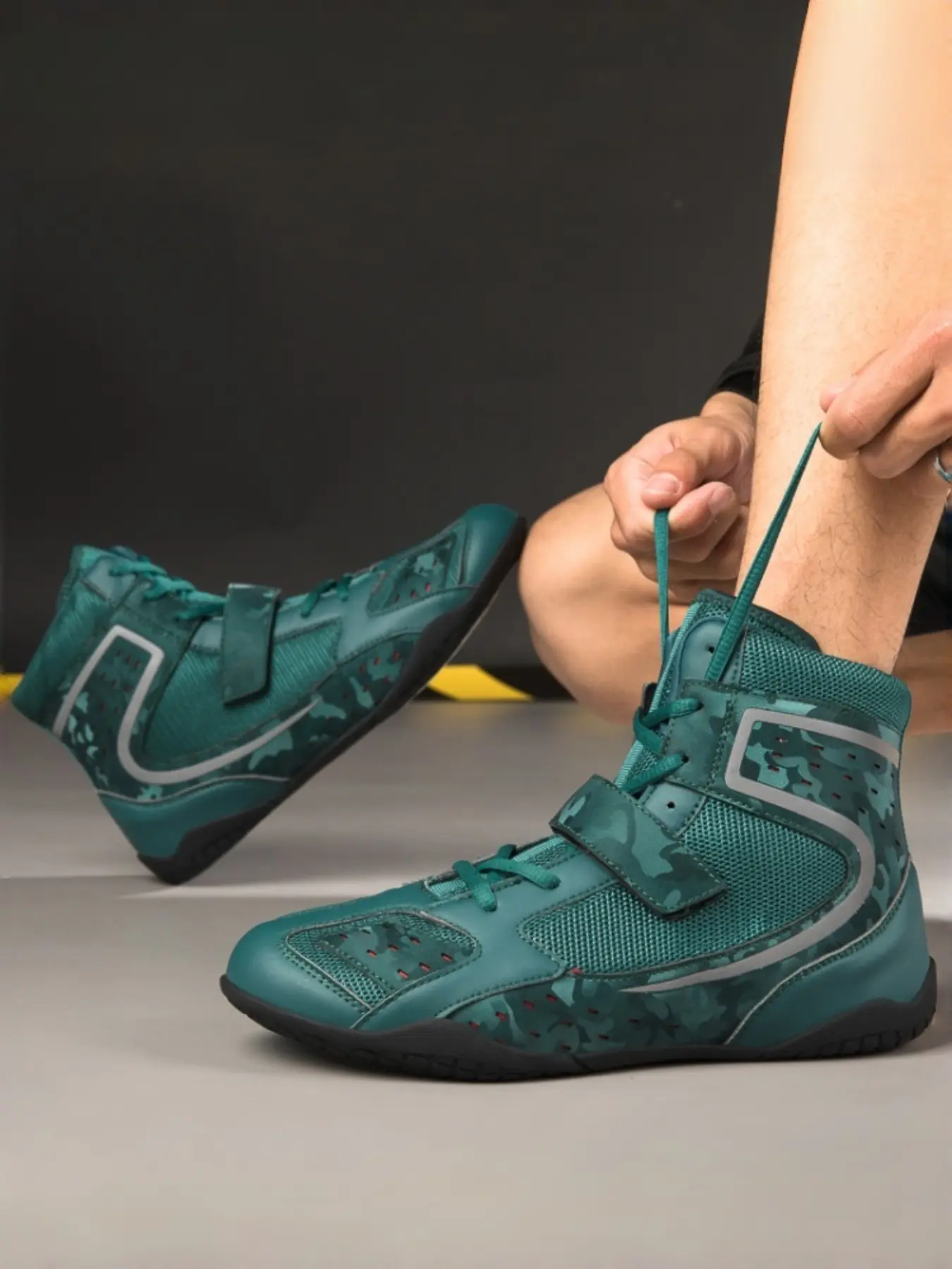 Men's Boxing Shoes, Lightweight Punching Boots, Luxury Fitness Sneakers, Anti-Slip Wrestling Boots, Breathable Ankle Support, All-Season Comfort, Gym Training Shoes