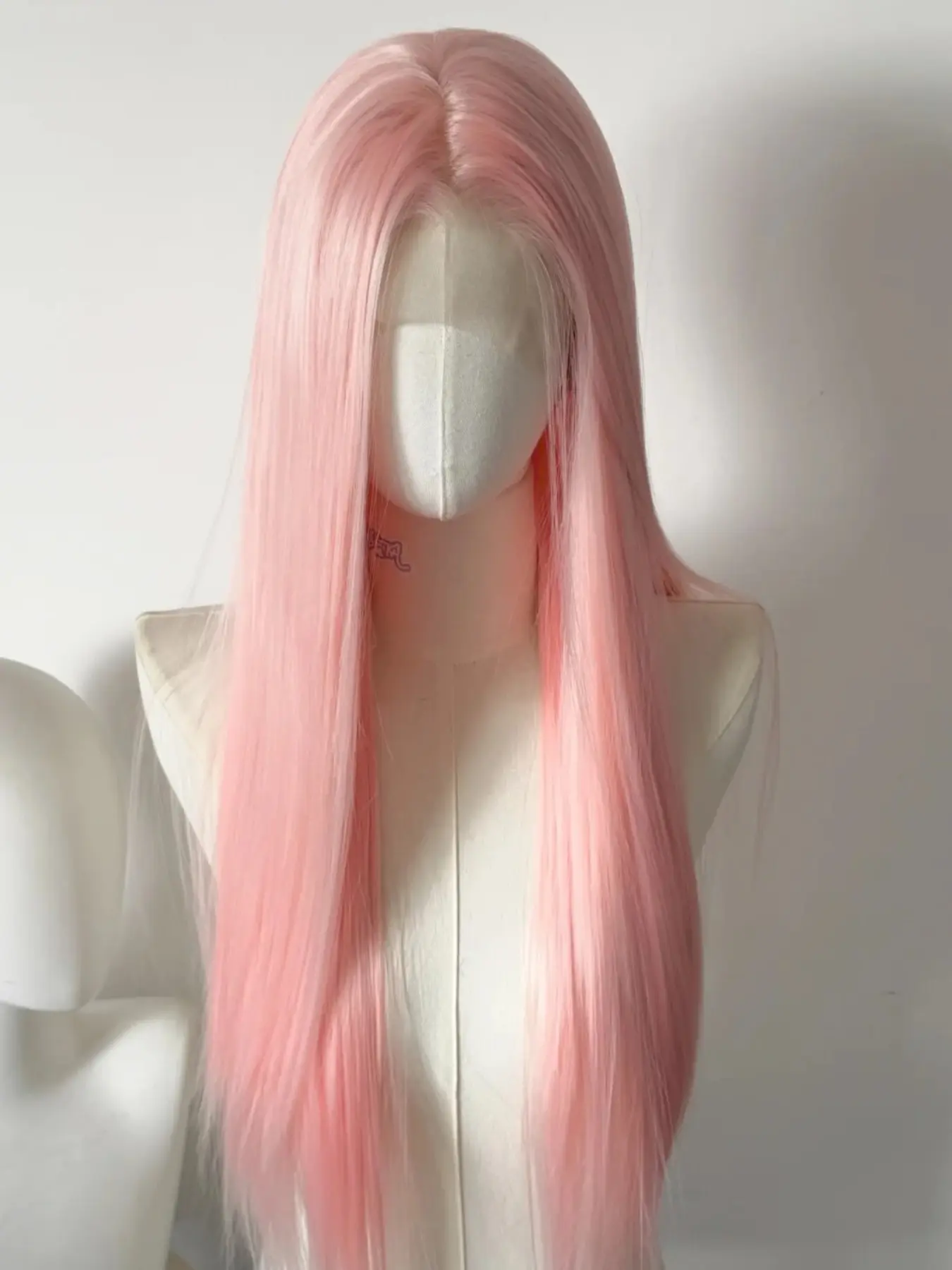 Peach Pink Lace Wig Long Straight Synthetic Lace Wigs, Warm Pink Glueless Synthetic Heat Resistant Fiber for Women 150% Density, 13x4 High-Definition Lace, Natural Hairline, 28 Inches, Suitable for Daily Use and Cosplay