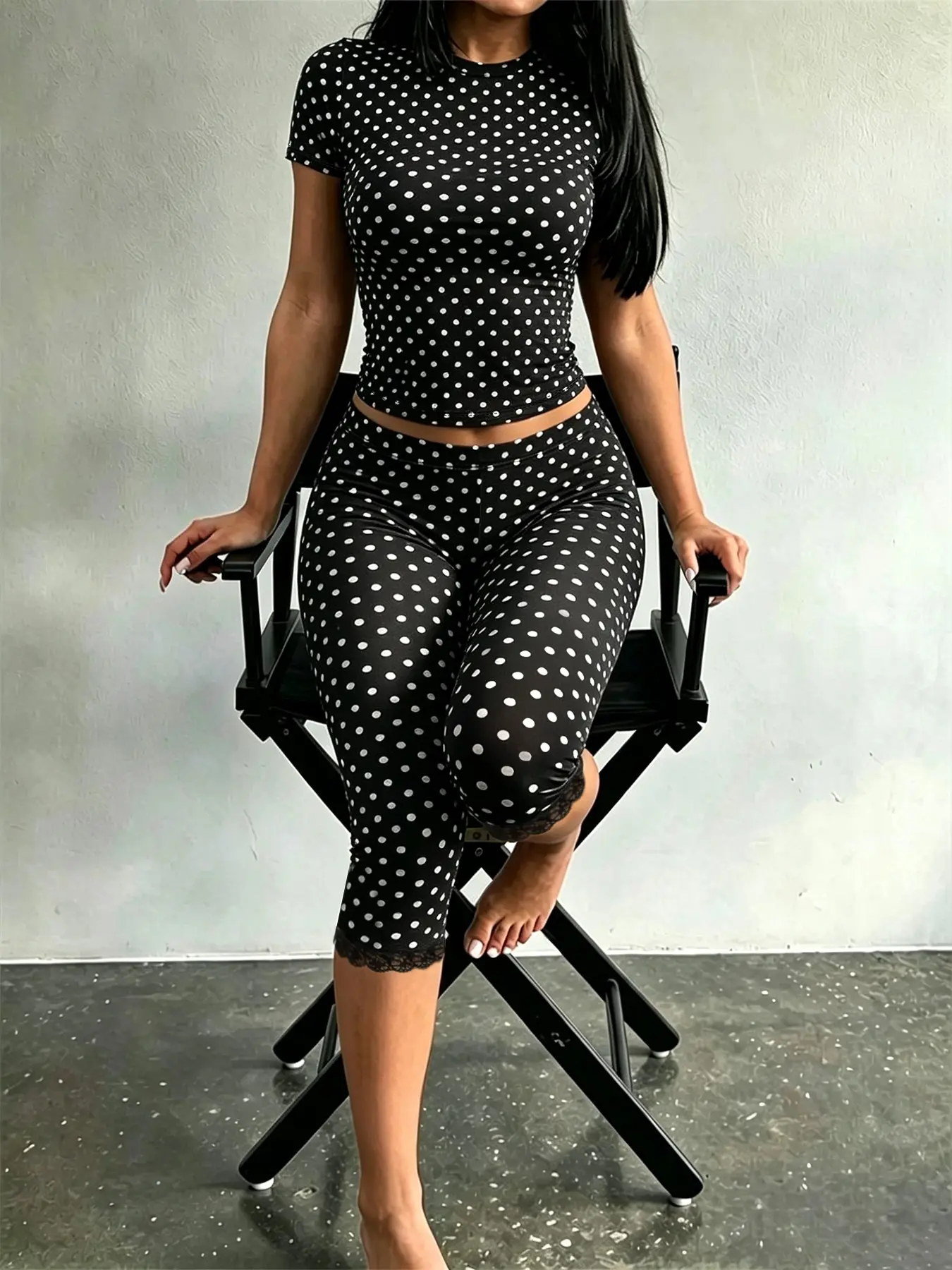 Y2K Polka Dot Two-Piece Loungewear Set, Soft Stretchy Short-Sleeve Crop Top with High-Waist Lace-Trimmed Capri Pants, Silky Breathable Fabric, Slim-Fit Vintage Pajamas for Daily Relaxing or Going Out