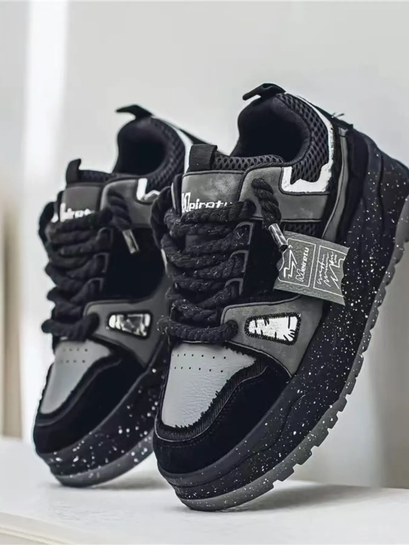 2026 New Thick Sole Skateboard Sneaker Shoes, Skater Shoes, Street Style Patchwork, Anti-Slip Durable, Casual Leisure Shoes for Dating and Outing