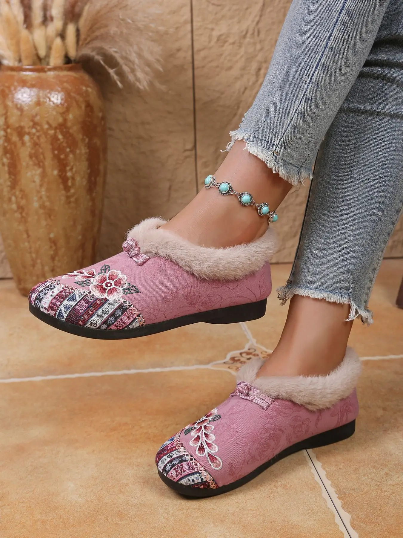 Ladies Traditional Embroidery Closed Toe Slippers, Fluffy Lined Winter Slip On Shoes, Ethnic Pattern Fashion Flat Mules, Comfort House Shoes Suitable for Leisure Shopping and Short Walks