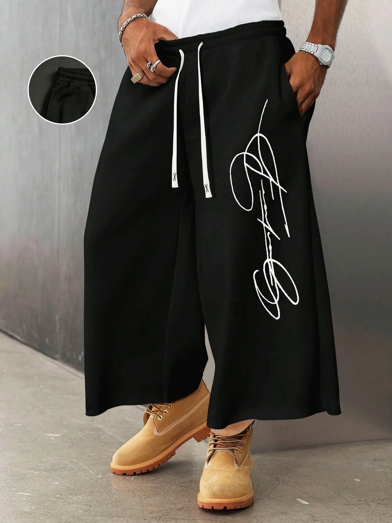 Men's Black Ultra Wide Leg Cropped Sweat Capri Pants, Abstract Line Art White Signature Print Double White Drawstring Baggy Mid-Calf Streetwear Jogger Capris with Side Pockets for Men