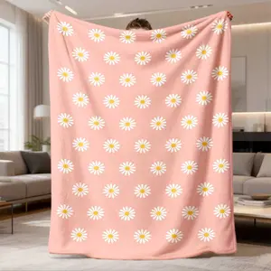 2026 New Arrival Flannel Blanket Soft Pink Daisy Print Flannel Blanket Lightweight & Cozy For Sofa, Bed, Car, Office, Camping, Travel AllSeason Gift With White Daisy Pattern
