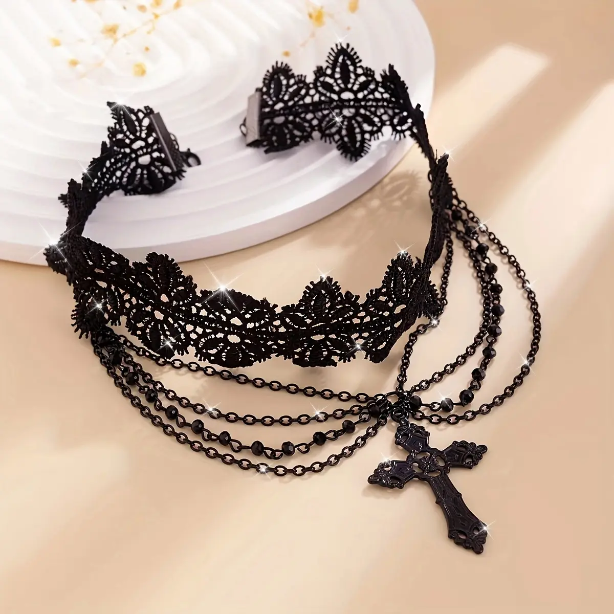 A punk-style beaded tassel choker, handmade for Halloween parties, suitable for women to wear at gatherings, parties and vacations
