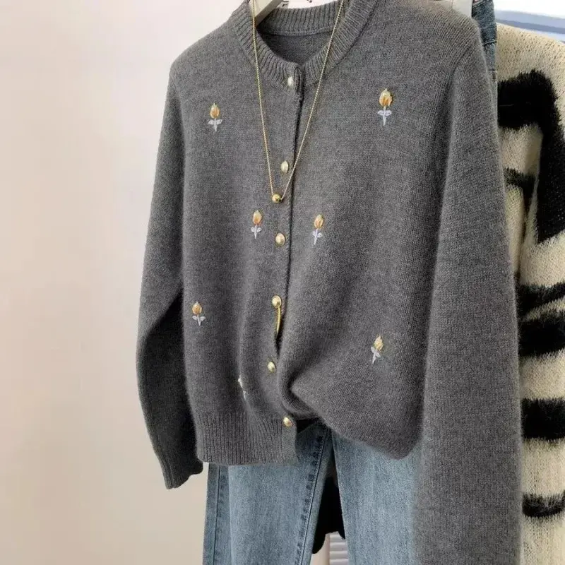 Grey Embroidered Raccoon Velvet Sweater Jacket for Women's Autumn and Winter 2024 New Lazy Style Korean Knitted Cardigan Top
