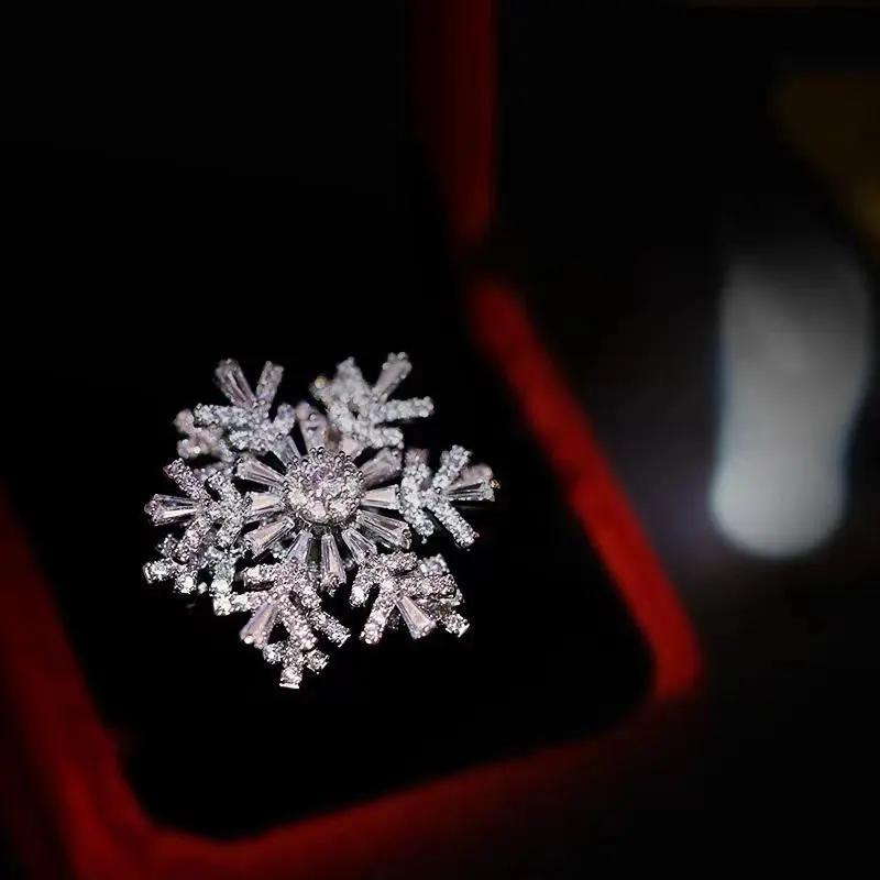 Fashion Charms Rotatable Spinner Crystal Rhinestones Snowflake Brooch Pins for Women Wedding Jewelry Brooches Accessory