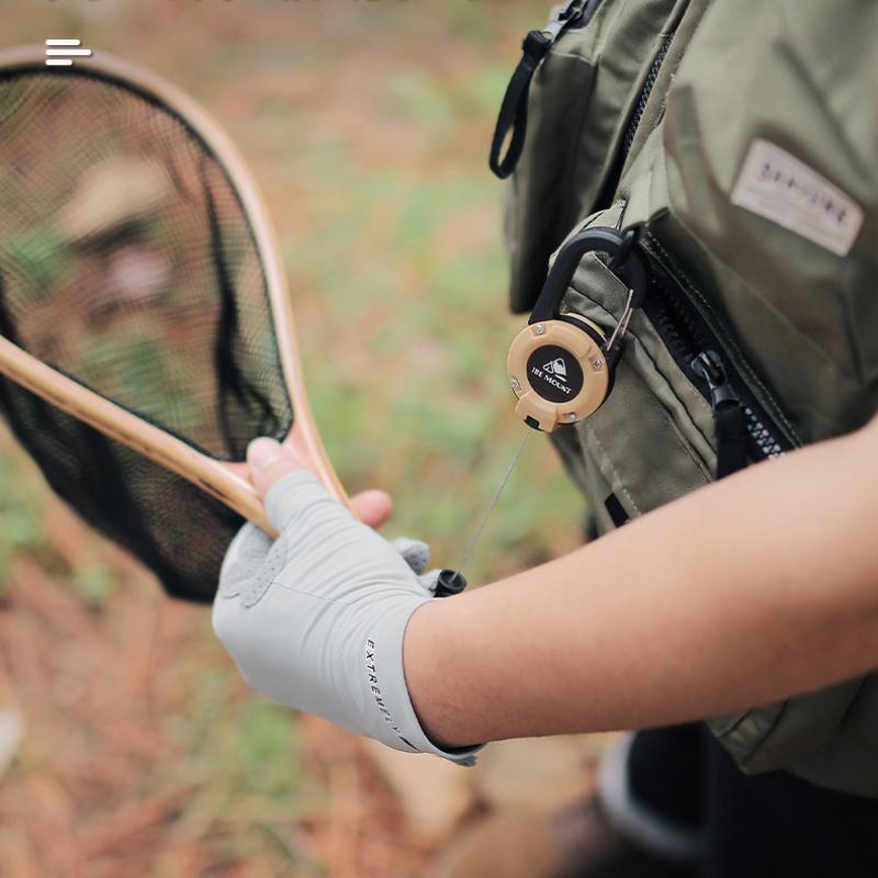 Outdoor 3-in-1 Retractable Keychain with Steel Wire – Carabiner, Magnetic Lock, Multi-Purpose for Hiking, Camping, Fishing & Commuting