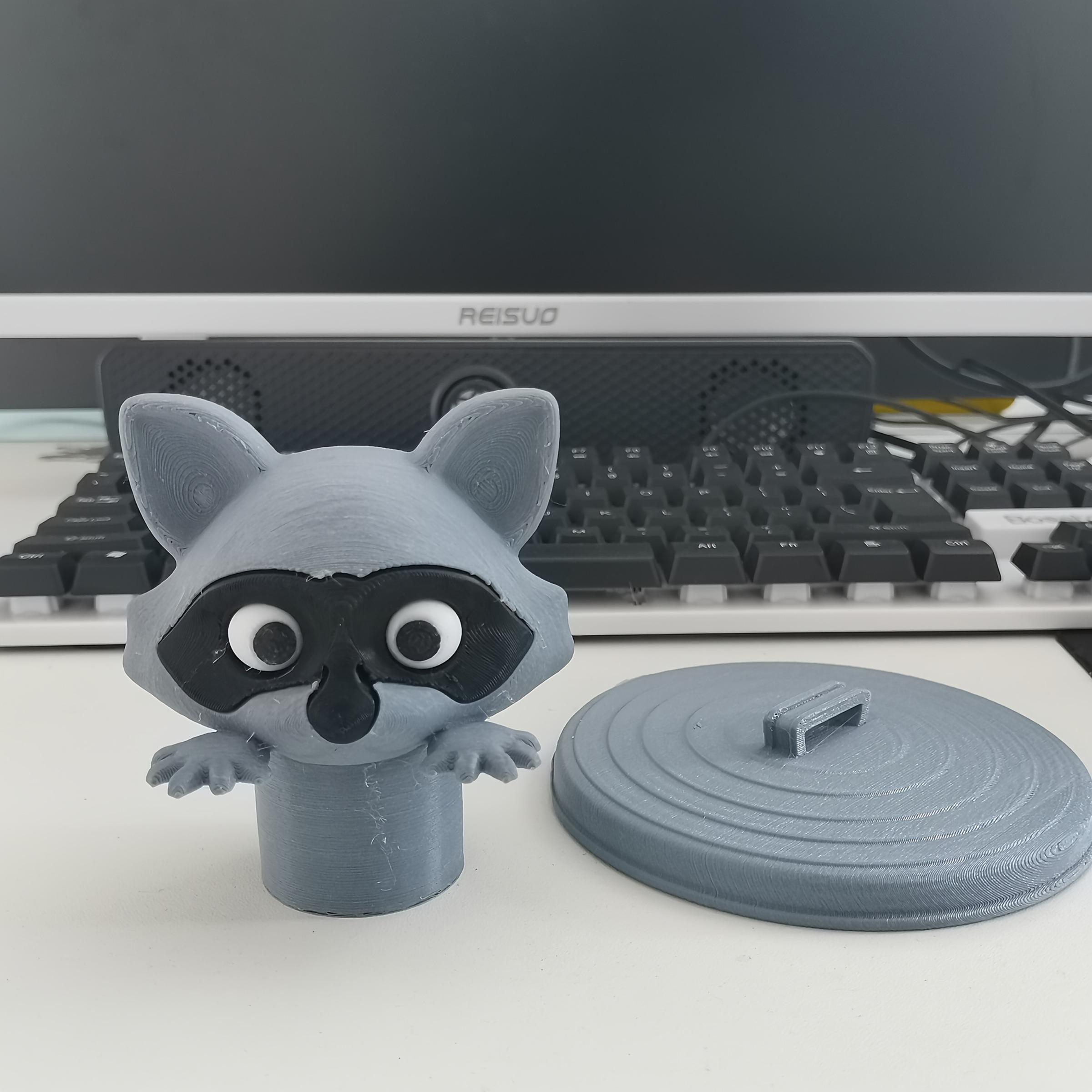 3D Printed Raccoon Toilet Paper Holder in Plastic, Whimsical Cartoon Design with Dustproof Lid, Standalone Bathroom Decor for Humor Lovers