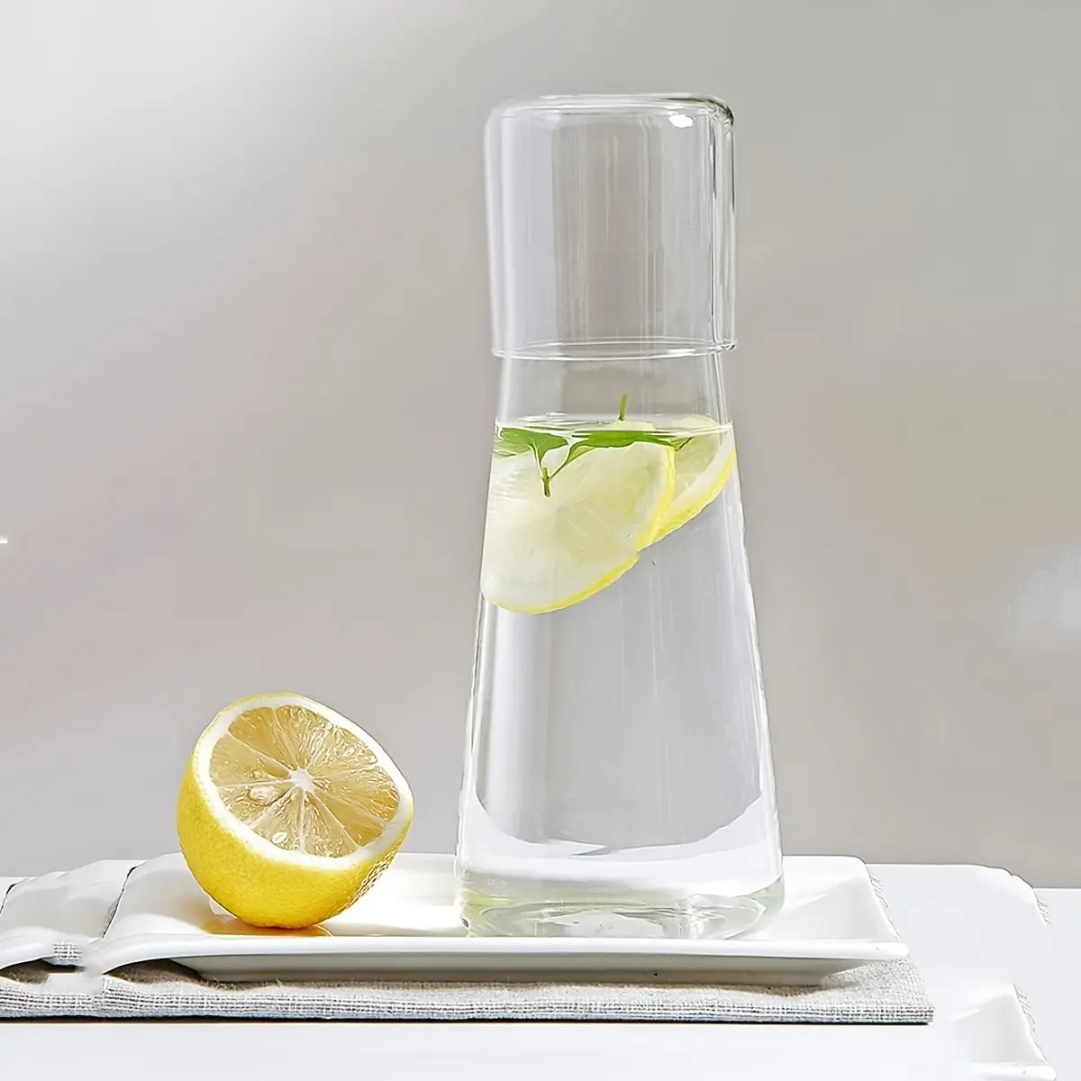 850ML High Borosilicate Glass Carafe with Cup Lid, Transparent Anti-Cracking Nightstand Water Pitcher Set for Bedroom, Bathroom, Cold Brew