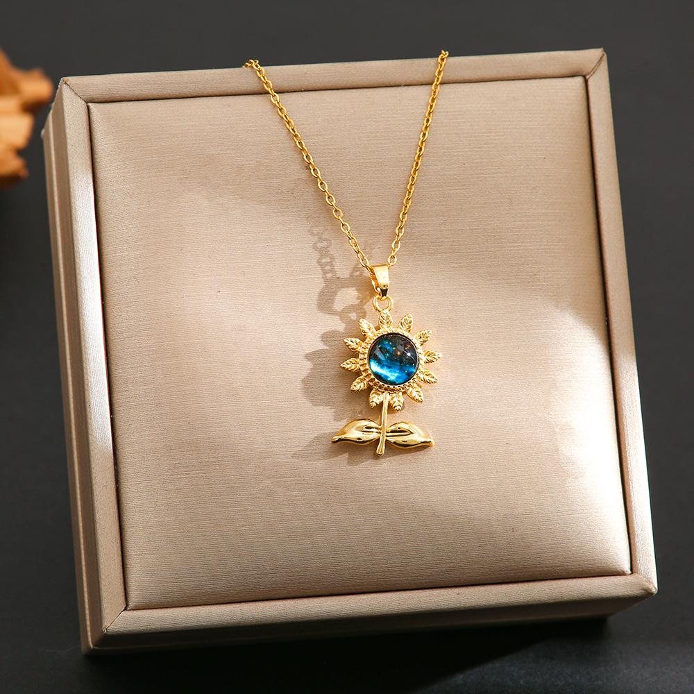 Trendy Hot Selling Titanium Steel Necklace for Women, Zircon Inlaid Copper Plated Pendant, Color Retaining Clavicle Chain Jewelry