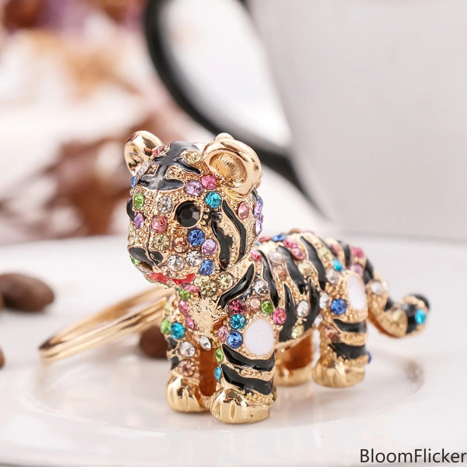 Sparkly Rhinestone 3D Cartoon Tiger Keychain from Chinese Zodiac Collection, Creative Metal Hanging Charm, Cute Animal Pendant Suitable for Car Keys, Backpack Decor and Lovely Daily Holiday Small Gifts