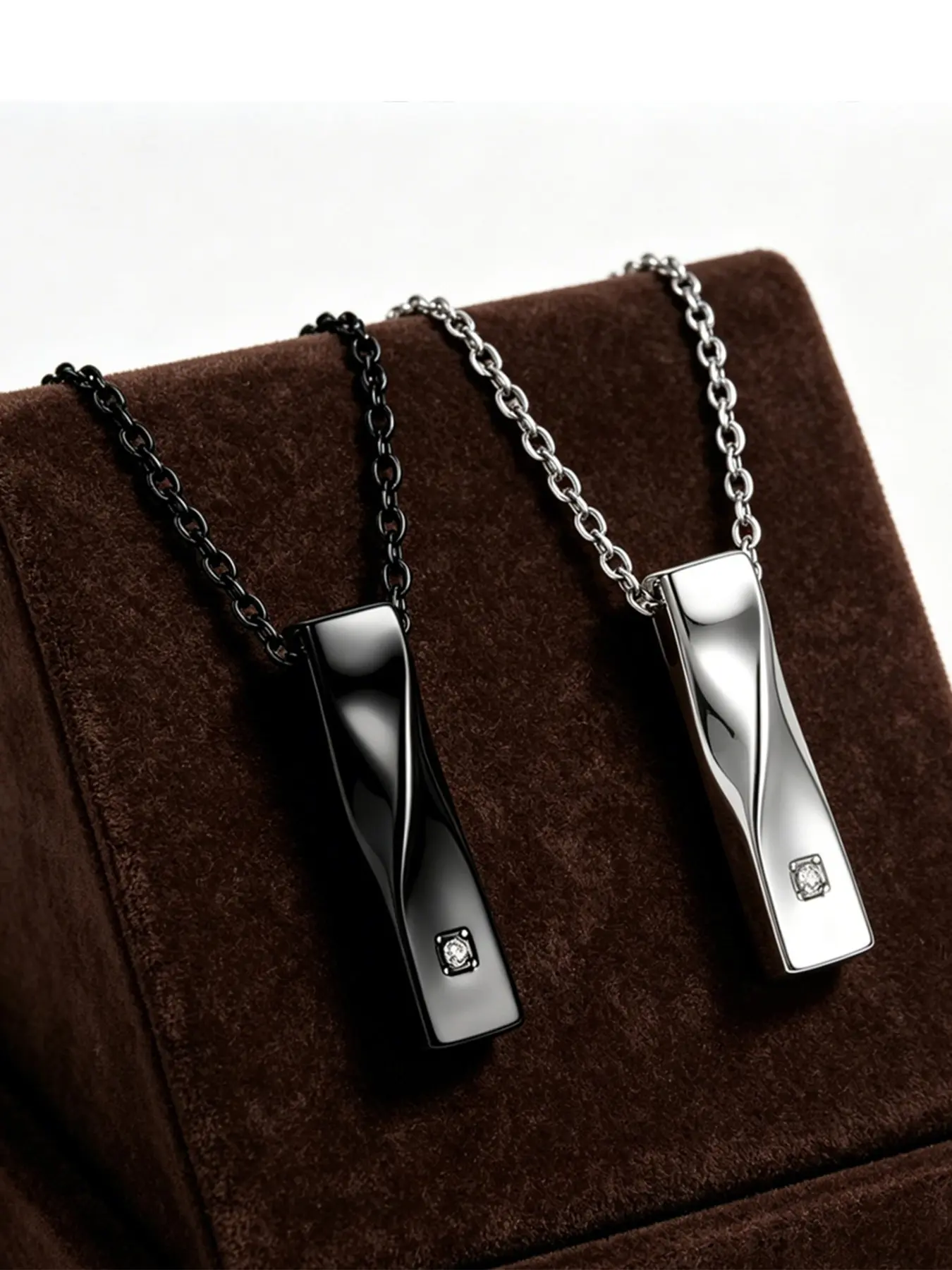 1 Pcs Urn Necklaces for Ashes Cremation Jewelry Urn Necklace Silver Black Stainless Steel Chain Memorial Pendant Locket Vertical Bar Keepsake Pendant for Women Men Loved Ones Human Ashes