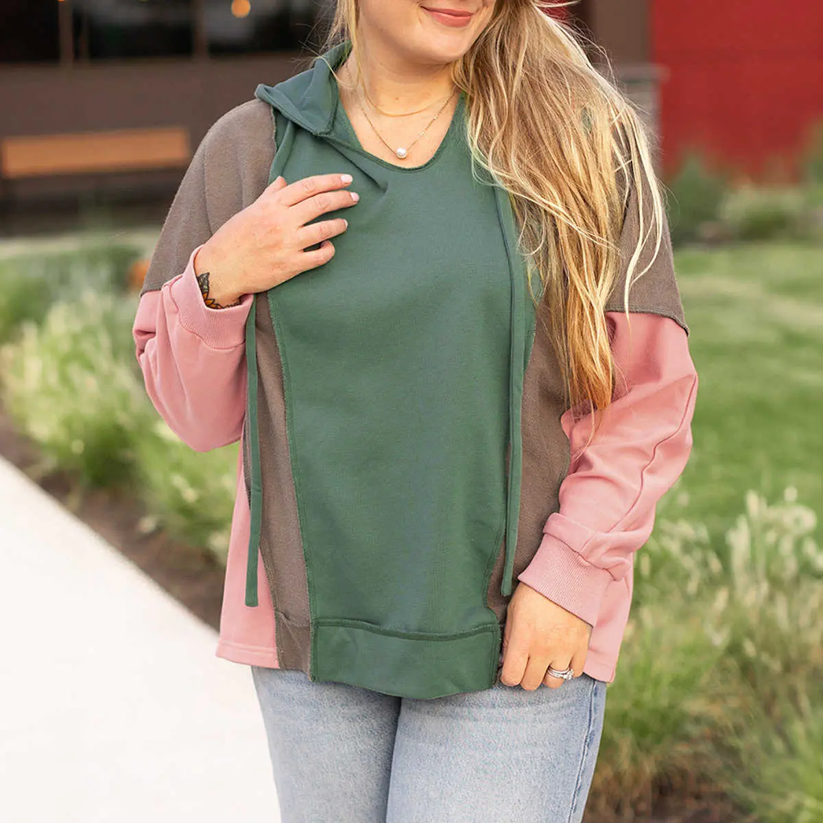 Plus Size Women's Casual Sweatshirt, Colorblock Patchwork V-Neck Hoodie with Long Sleeves, Comfortable Loose Fit Tops