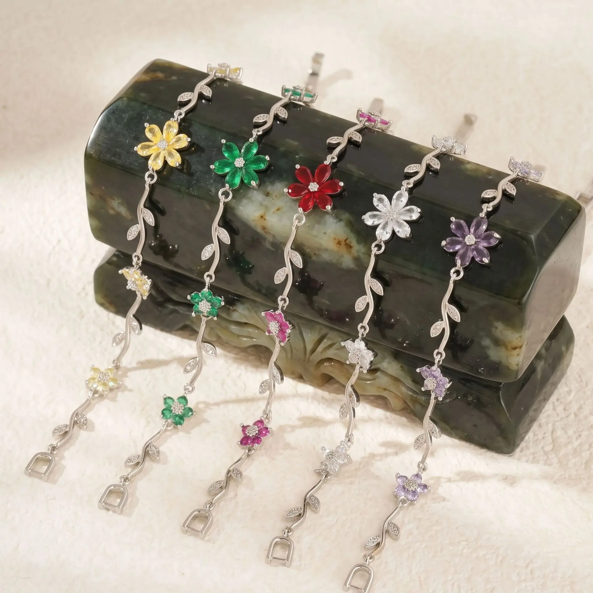 New Fashionable Flower Petal Vine Diamond Bracelet, Versatile and Stylish Birthday Gift