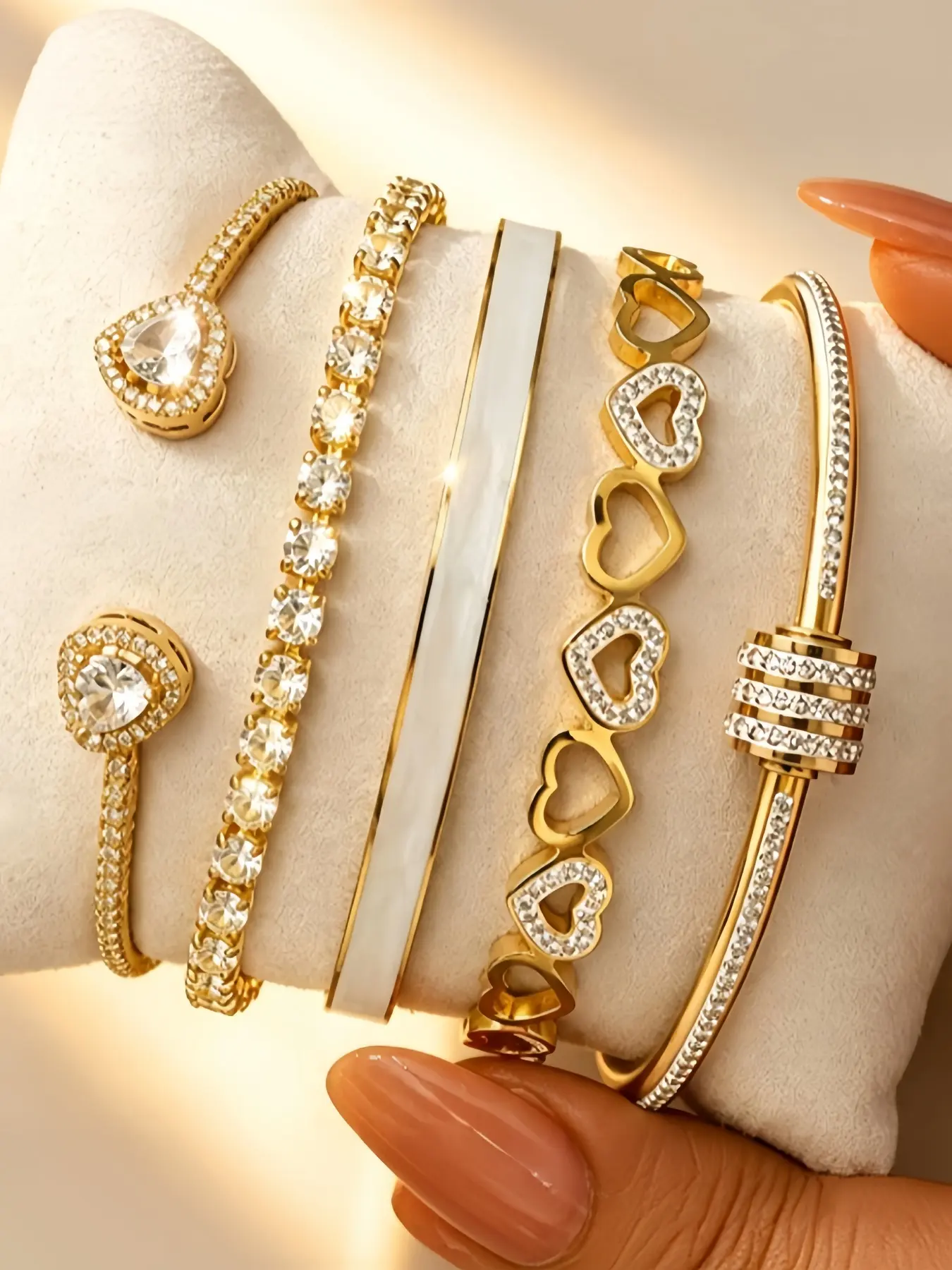 5Pcs Luxury Gold Stackable Bracelet Set Heart Rhinestone White Enamel Bangle Stackable Bangles Fashion Jewelry for Women Daily Party Wear