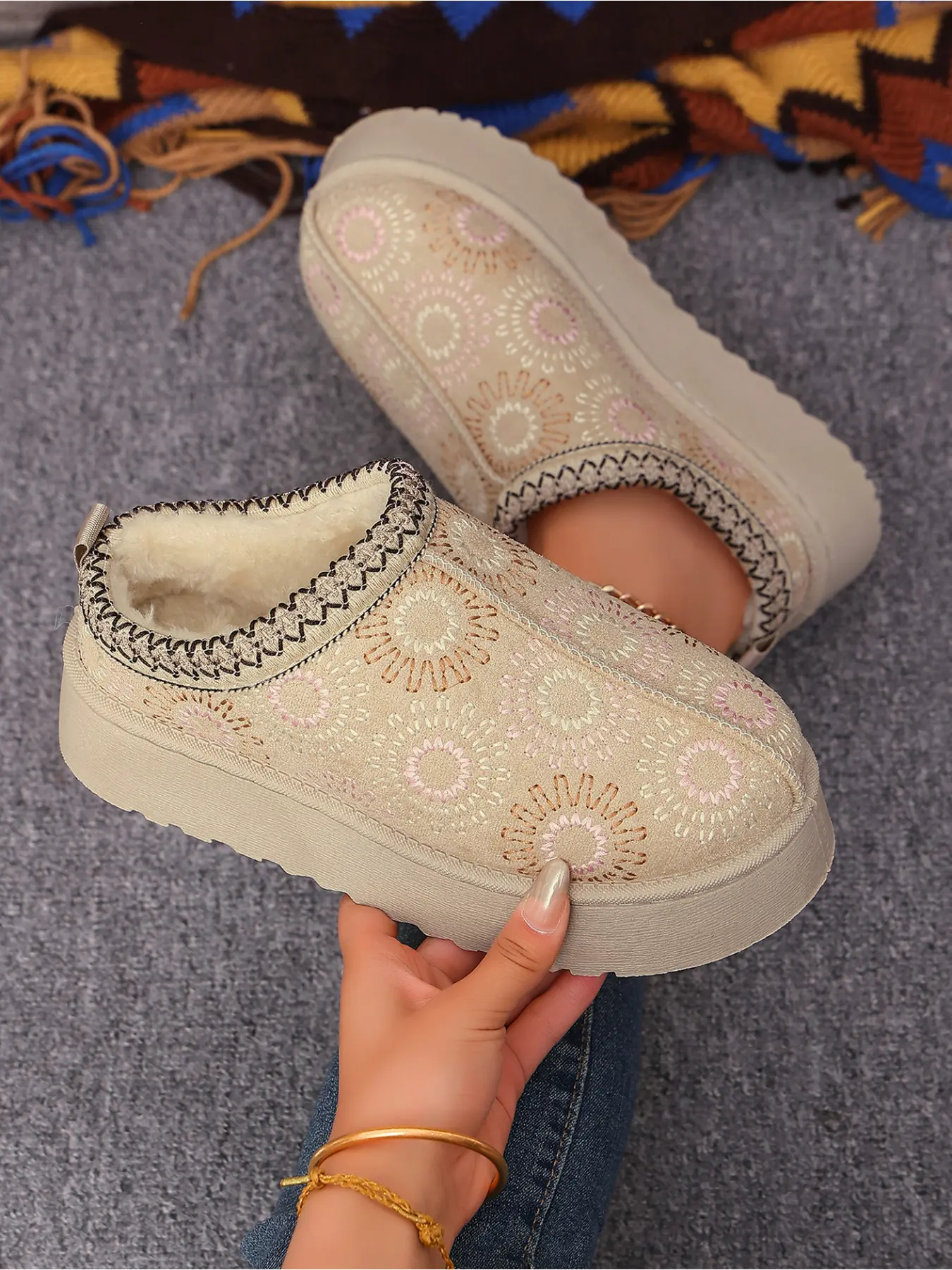Women's Plus Size Bohemian Floral Embroidery Thick Sole Slip-On Shoes, Warm Fuzzy Lining, Non-Slip, Fashionable Winter Cotton Slippers