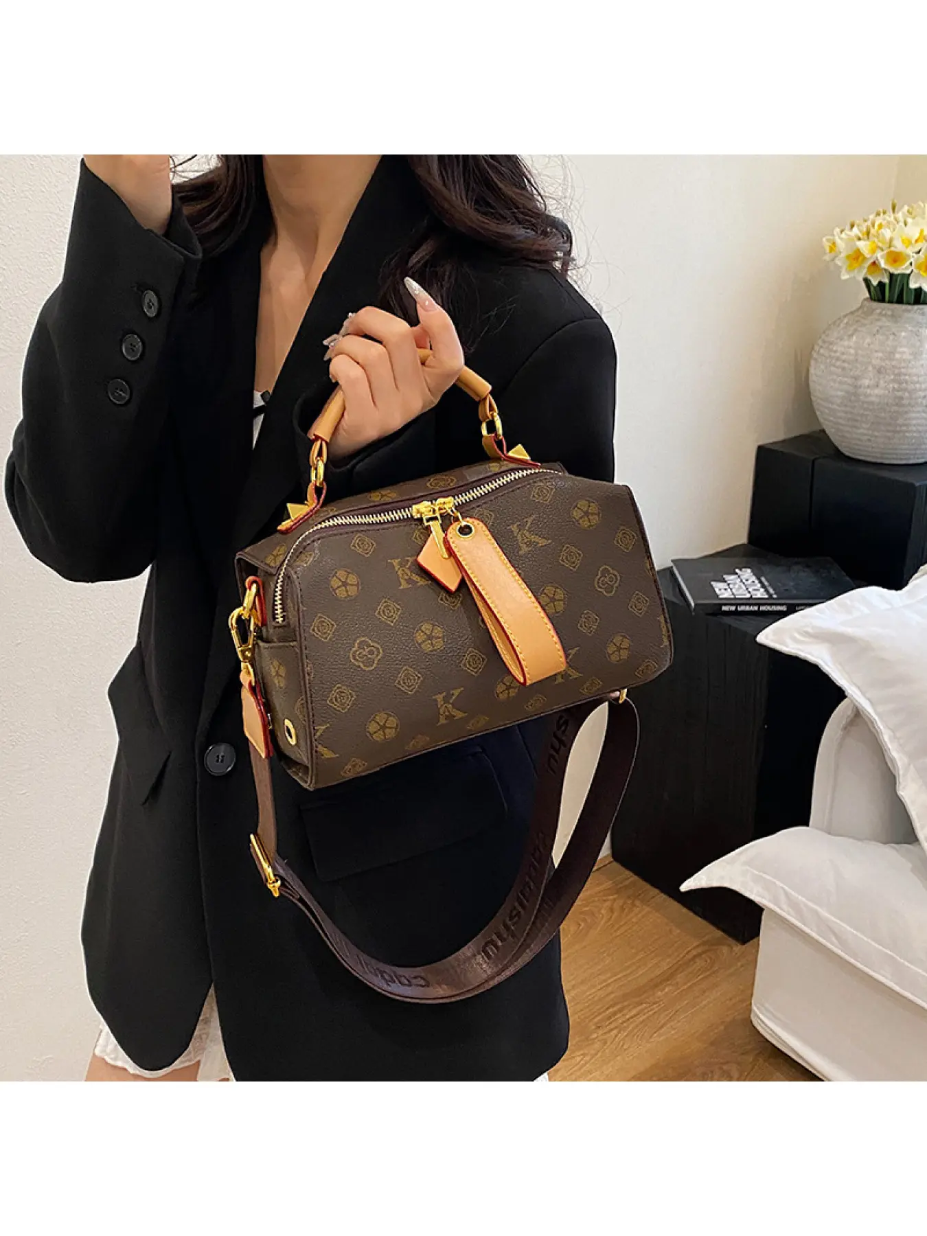 2026 New Retro Fashion Boston Bag Stylish Pillow Bag Versatile Shoulder Crossbody Bag High-end Handbag, Perfect for Work Commuting, Travel, and Attending Parties, Chic Crossbody Bag