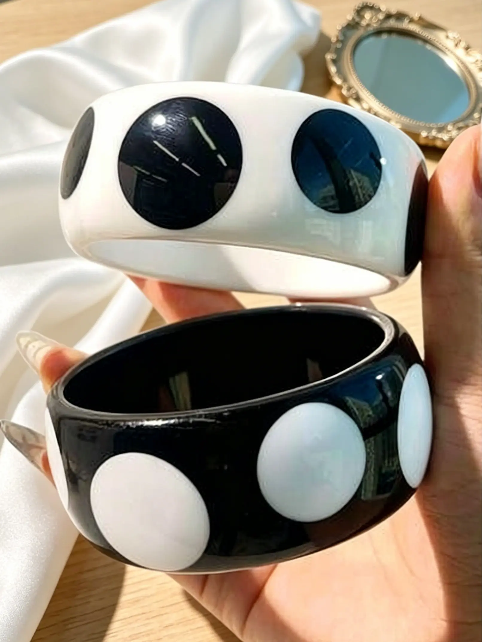 Vintage Polka Dot Resin Bangle Bracelets for Women, Classic Bracelets, Minimalist Wide Cuff Bangles, Elegant Daily Party Fashion Jewelry, Versatile Stackable Wrist Accessories, Stacked Bracelets, Bohemian Versatile Jewelry