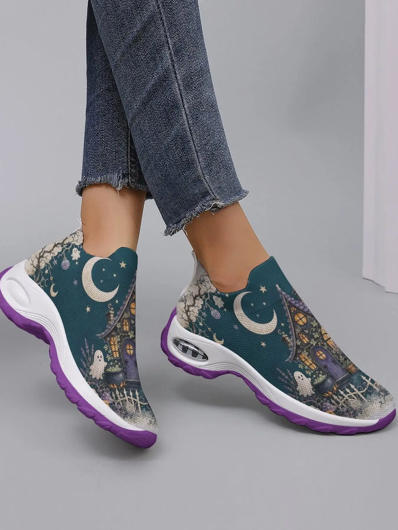 2026 New Arrival, Casual Walking Shoes, Halloween Casual Style, Slip On Platform Walking Sneakers With Holiday Print, Breathable Knit Mesh Upper Keeps Feet Dry And Lightweight, Cute All-over Pumpkin & Bat Halloween Pattern, Slip On Design For Easy Wearing