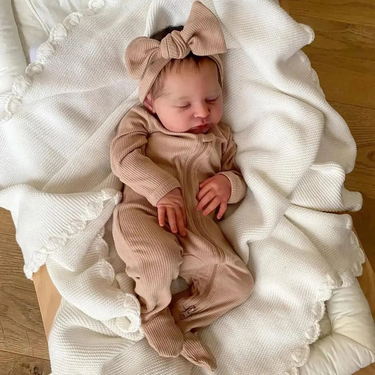 Realistic Reborn Sleeping Doll, 50cm Cute Vivid Doll Toy with 3D Skin and Visible Veins, Soft Silicone Newborn Doll with Pacifier, Bottle, Diaper, Birth Certification
