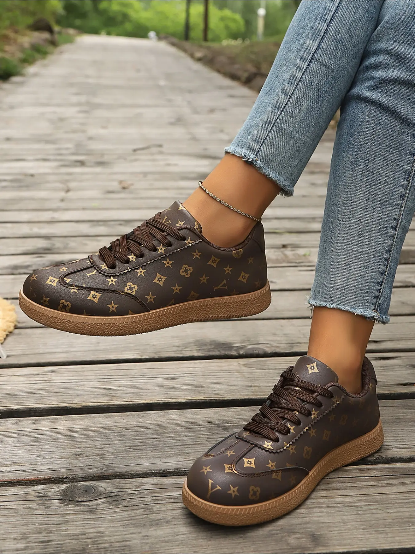 Classic Women Sneakers Lightweight Breathable Casual Walking Shoes for Daily Wear Comfortable Cushioning Non Slip Durable Fashion Sports Trainers